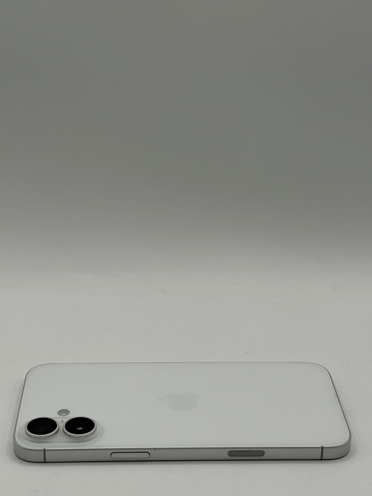 Unlocked Apple iPhone 16 Plus 256GB White A3082 NXV03LL/A 99% Battery Health