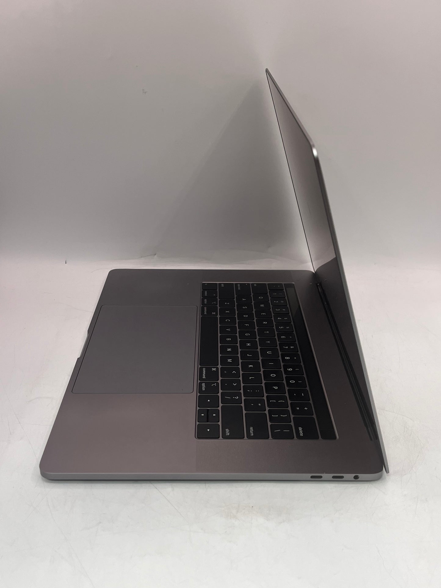 Apple MacBook Pro 15" A1990 2018 Core i9 32GB 512GB Space Gray