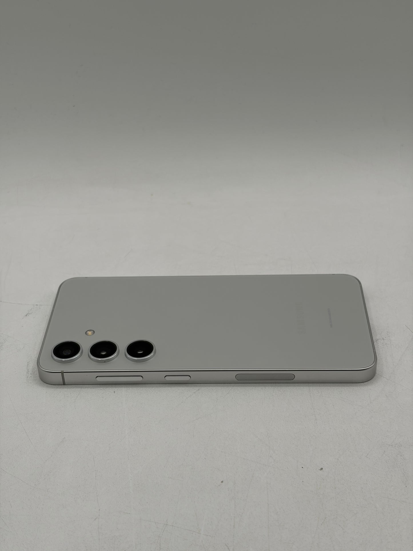 Factory Unlocked Samsung Galaxy S24 256GB Smartphone White SM-S921U