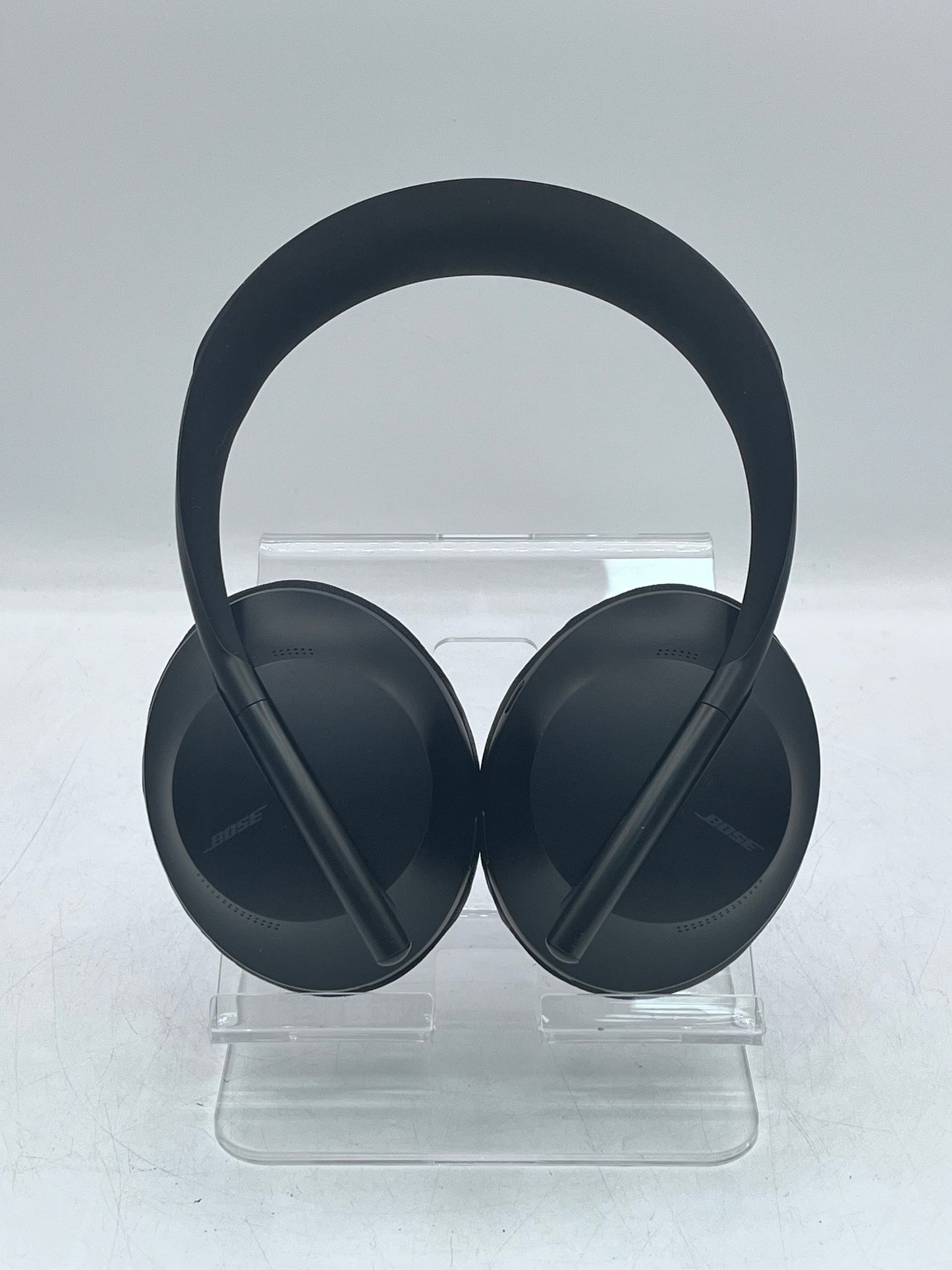 BOSE 700 hp Black Wireless Headphones - A with Carrying Case