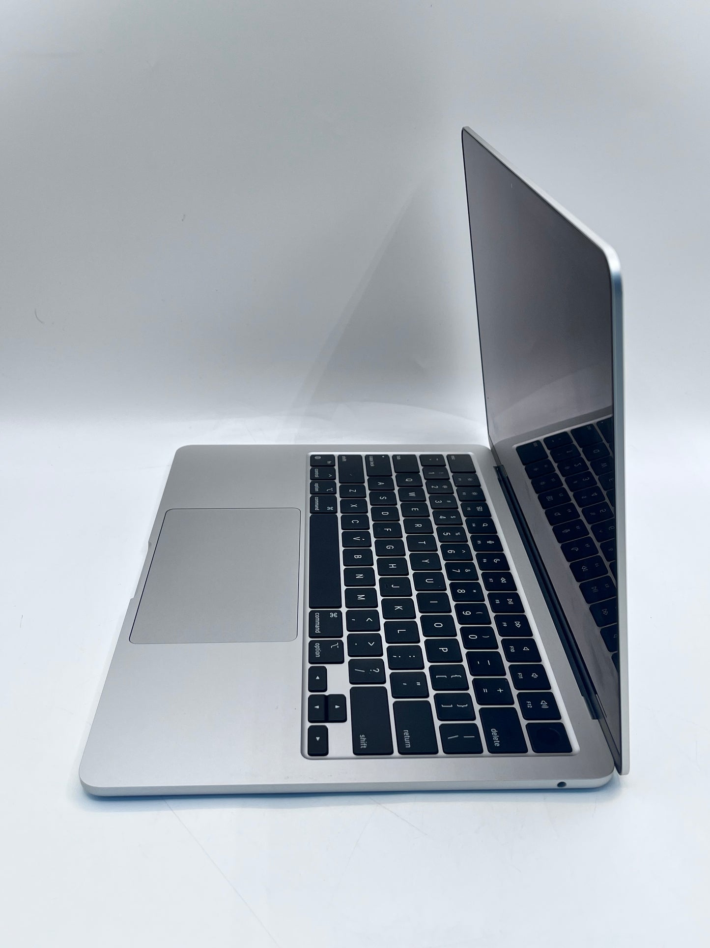 2022 Apple MacBook Air 13.3" M2 8GB 256GB A2681 REMOTELY MANAGED