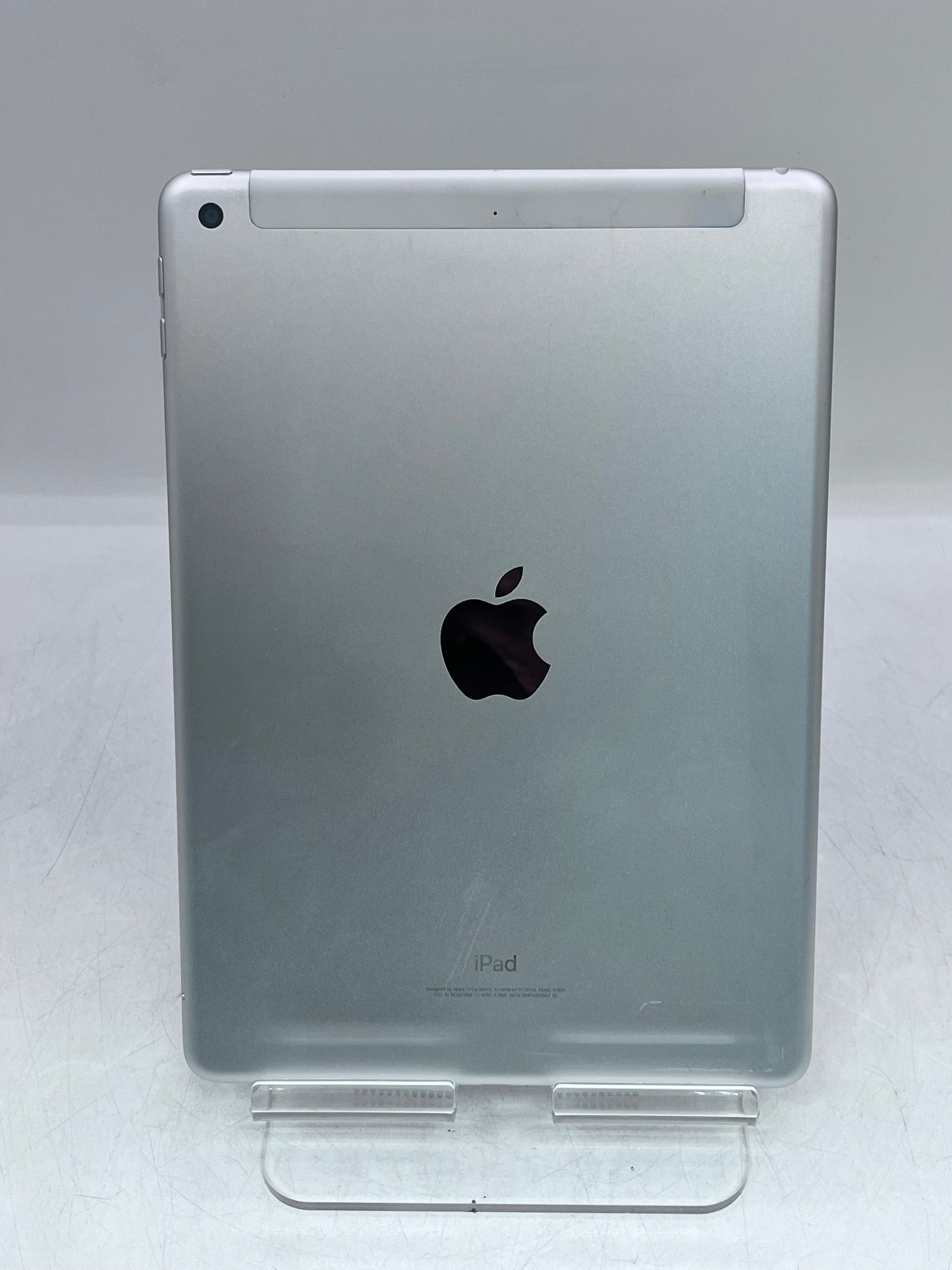Unlocked  Apple iPad (6th Gen) A1954 MR6P2LL/A 32GB White Great Condition