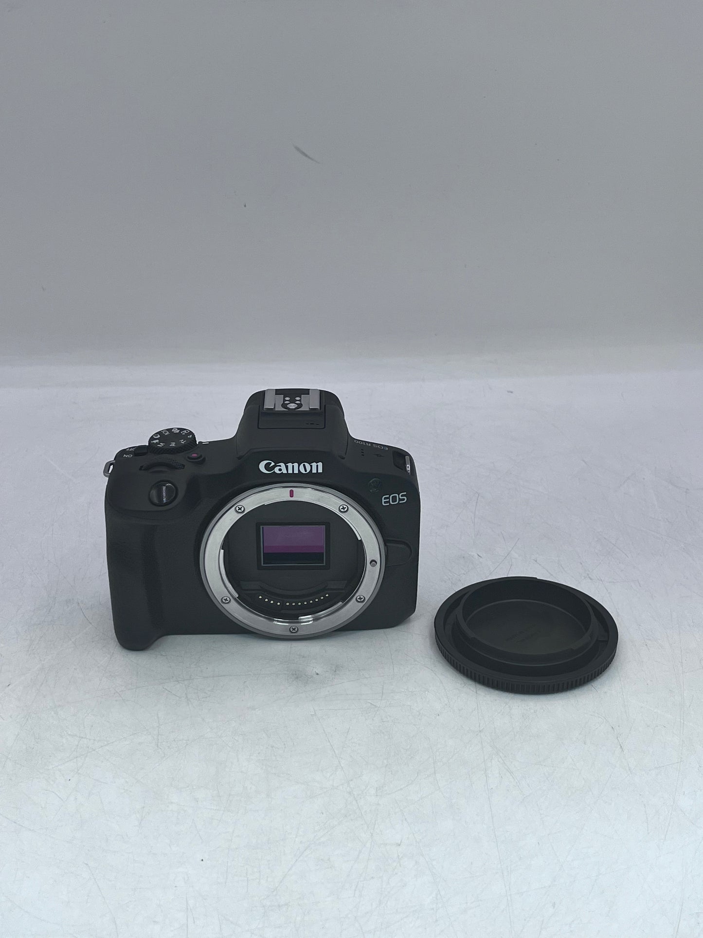 Canon EOS R100 Mirrorless Digital Camera with 18-45mm Lens with Charger and Battery Tested