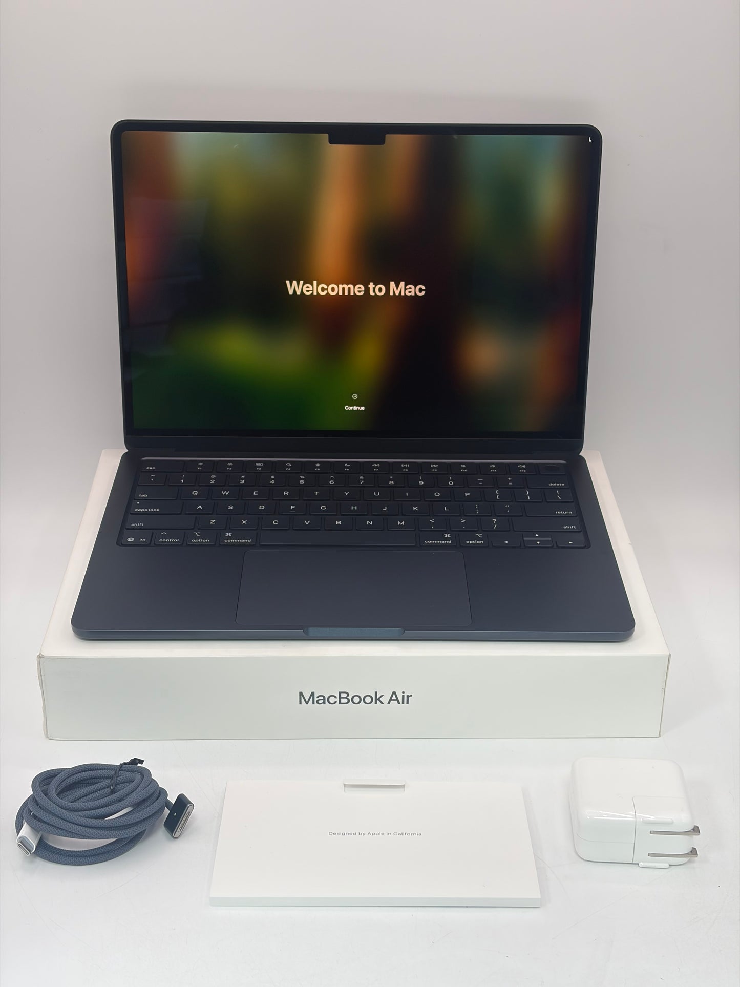 2025 Apple MacBook Air 13" M4 16GB 256GB A3240 MW123LL/A 4 CYCLE COUNT NEAR MINT