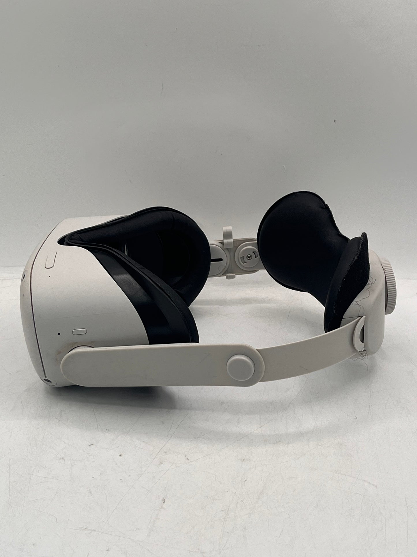 Oculus Quest 2 Meta 128GB All-in-One VR Headset White with Controllers