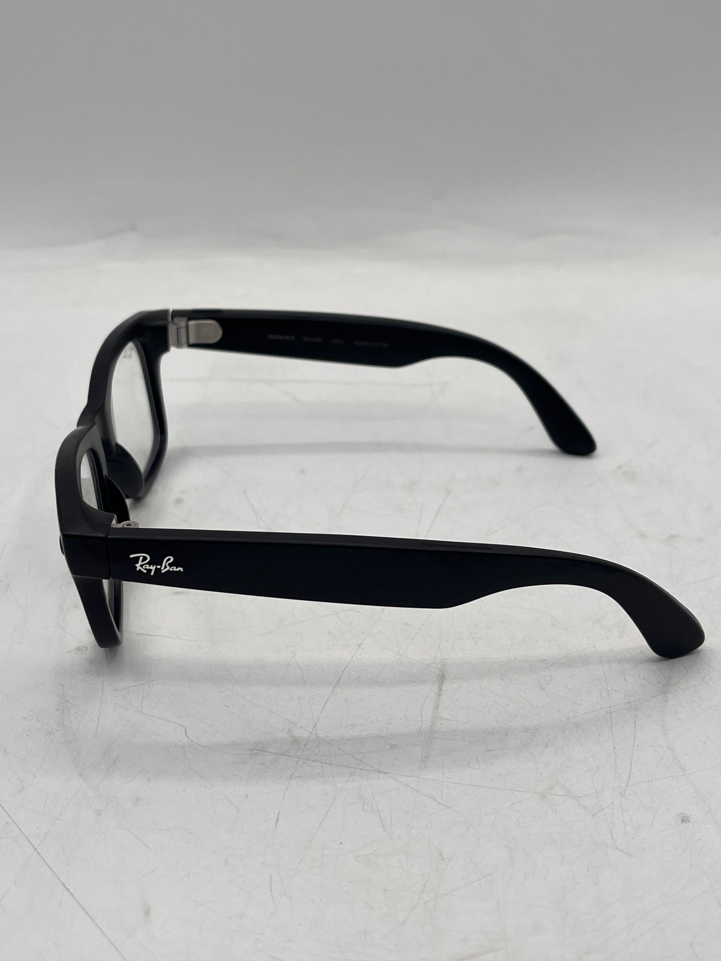 RAY-BAN Meta Wayfarer Gen 2 Matte Black Transition Lens Glasses & Charging Case