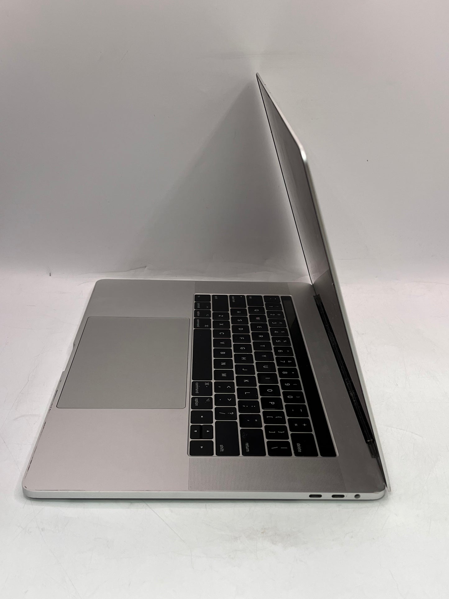 2017 Apple MacBook Pro 15" A1707 16GB 256GB Core i7 NO OS