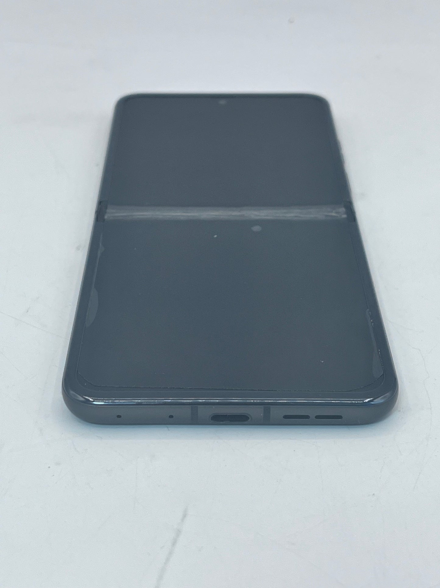 Motorola Razr 2024 - UNLOCKED - 256GB Gray Flip - XT2453V -12GB RAM- Black