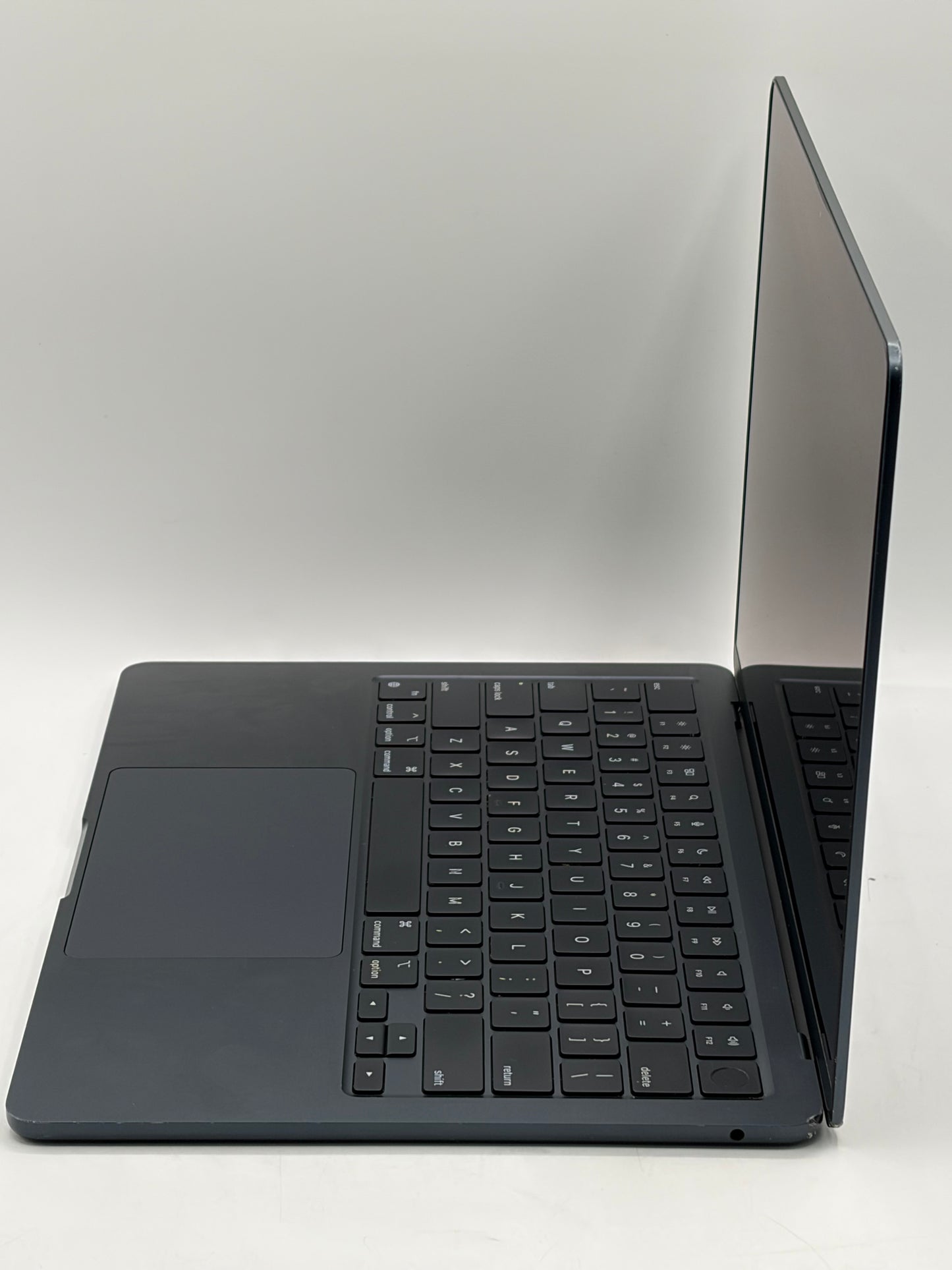 2022 Apple M2 MacBook Air 13.6'' 16GB 512GB A2681 MLY33LL/A Midnight