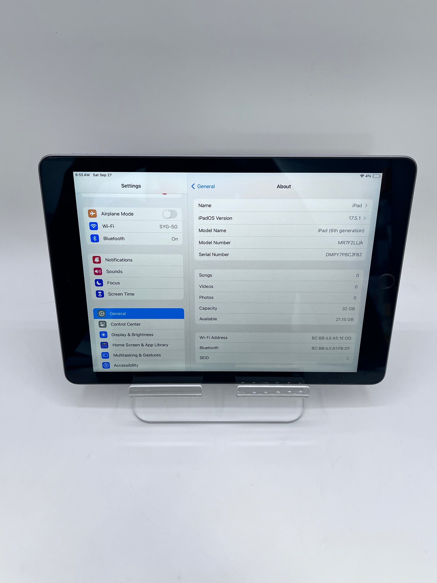 Apple iPad (6th Generation) A1893 32 GB, Wi-Fi, 9.7 in - Space Gray