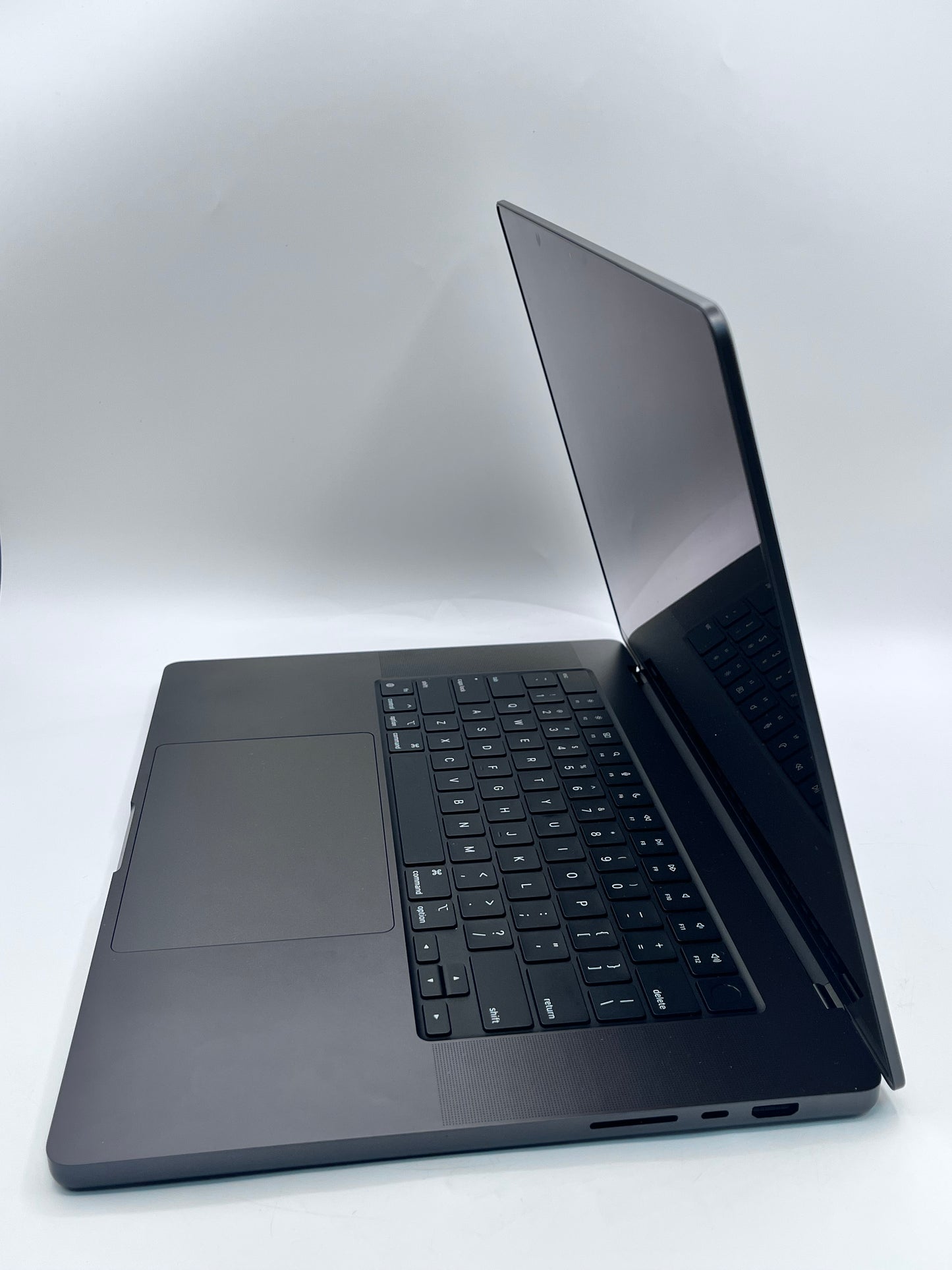 Apple MacBook Pro 16" M4 Pro 24GB 512GB A3403 MX2X3LL/A LOW CYCLE COUNT - Space Gray