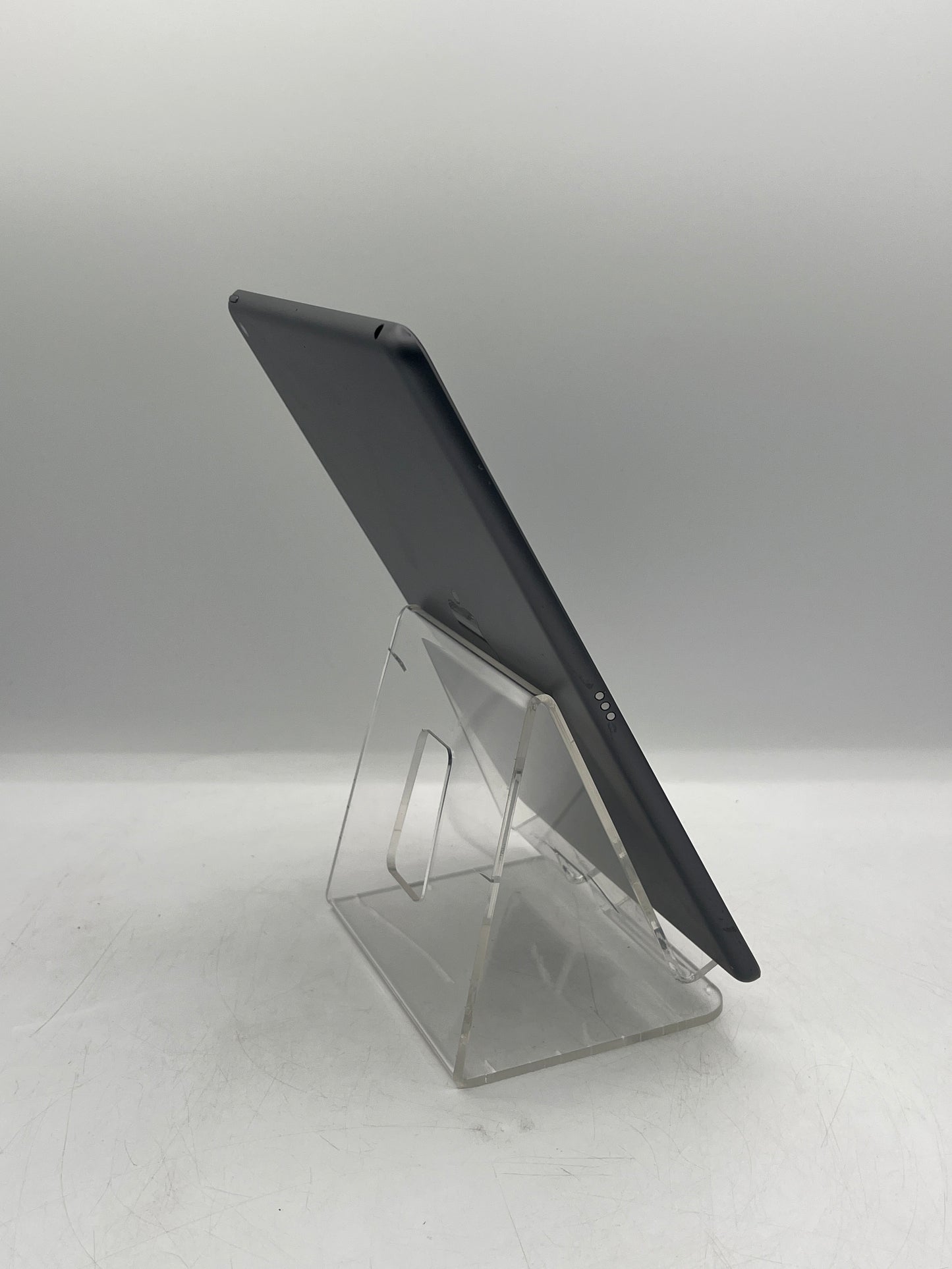 Broken WiFi Only Apple iPad 9th Gen 64GB MK2K3LL/A A2602 Cracked Screen