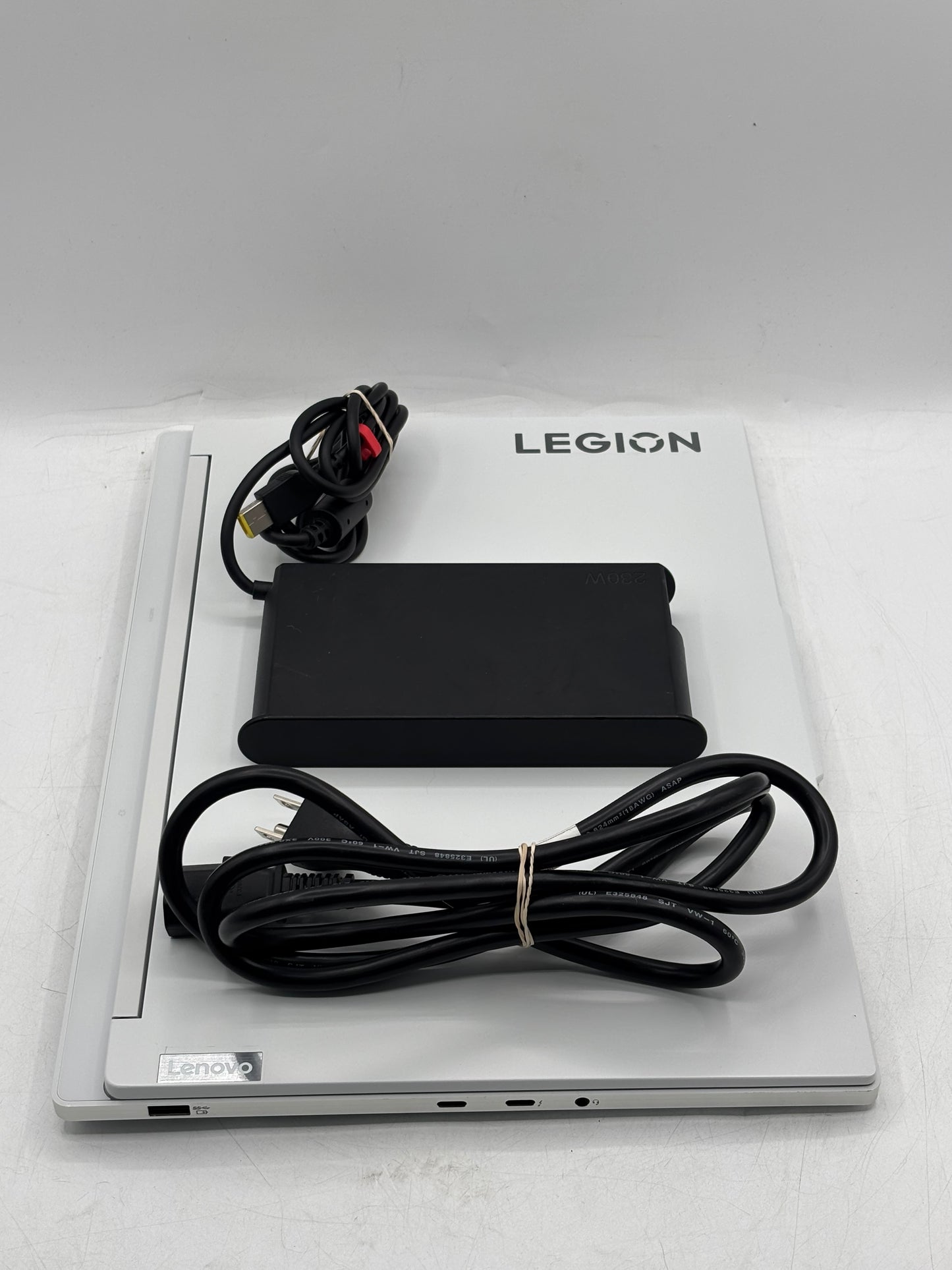 Lenovo Legion 7i 16” Core i9-14900HX, 32GB, 1TB SSD, RTX 4070, White Excellent Condition