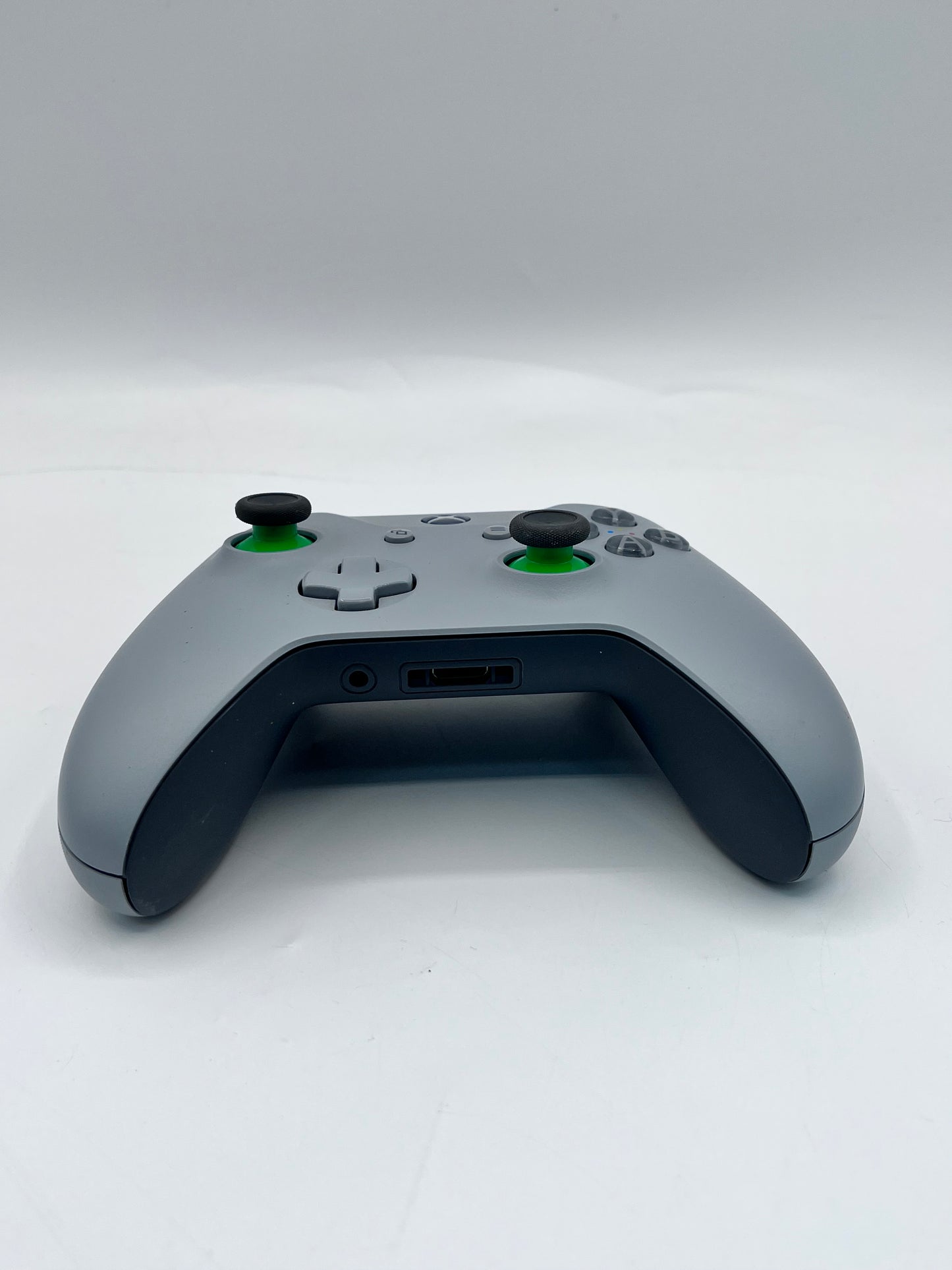 Microsoft Xbox One 500GB 1540 Console with Kinect Accessory