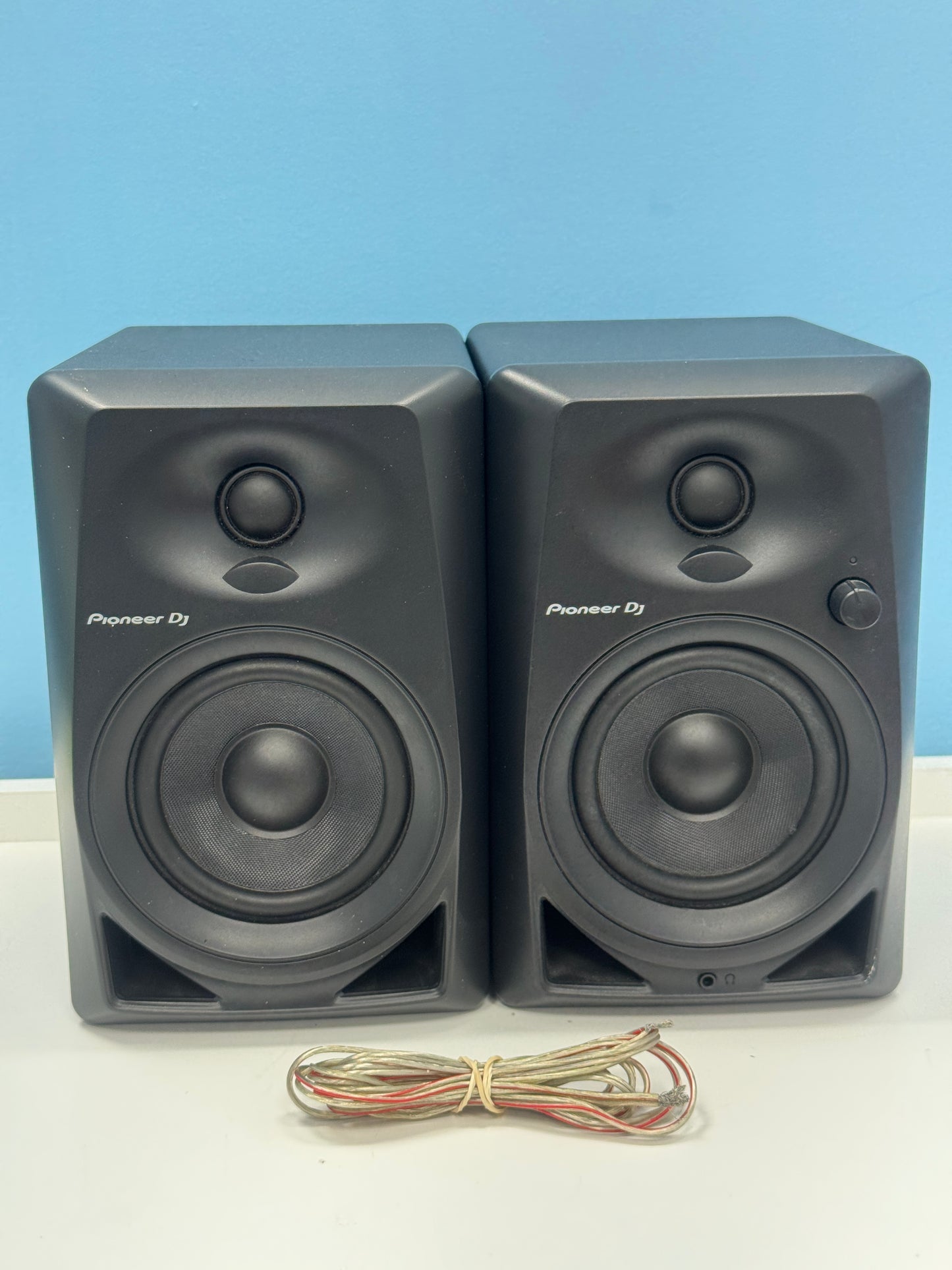 Pioneer DJ DM-40 Powered Studio Monitor Speakers – Pair – Tested - Free Shipping
