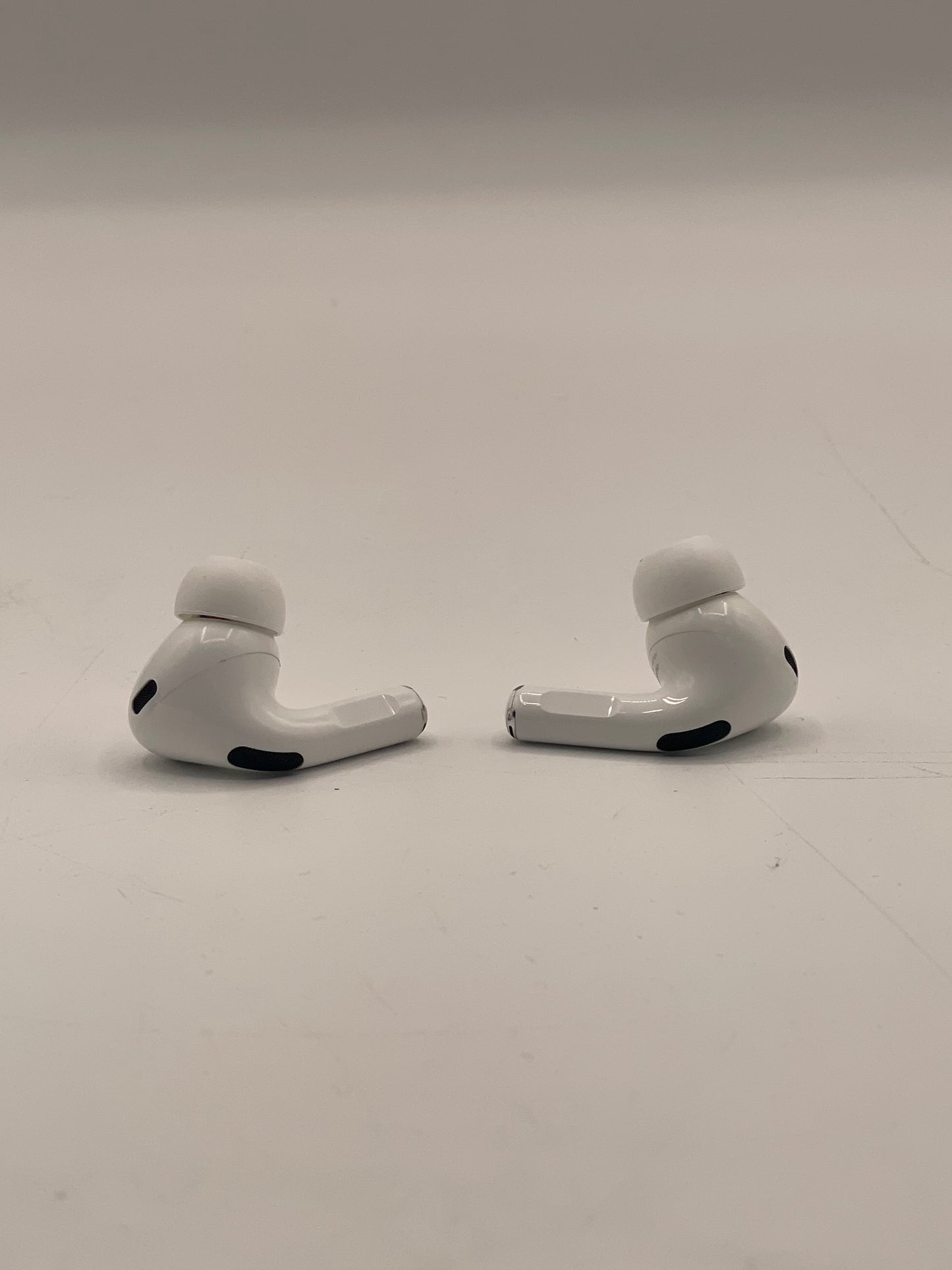 Apple AirPods Pro 2nd Generation 2023 A2968 & Magsafe USB-C Charging Case