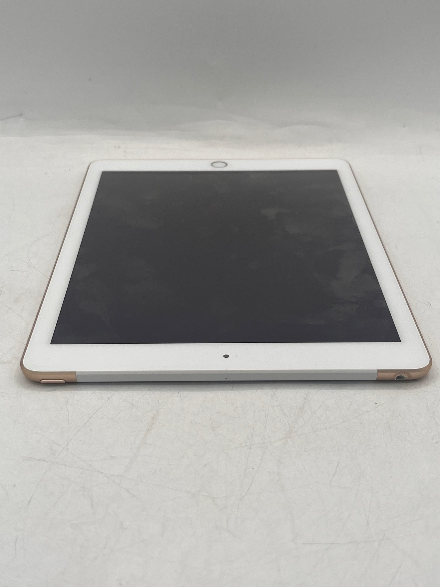 Unlocked  Apple iPad 5th Gen A1823 MPG62LL/A 32GB WiFi + Cellular Gold