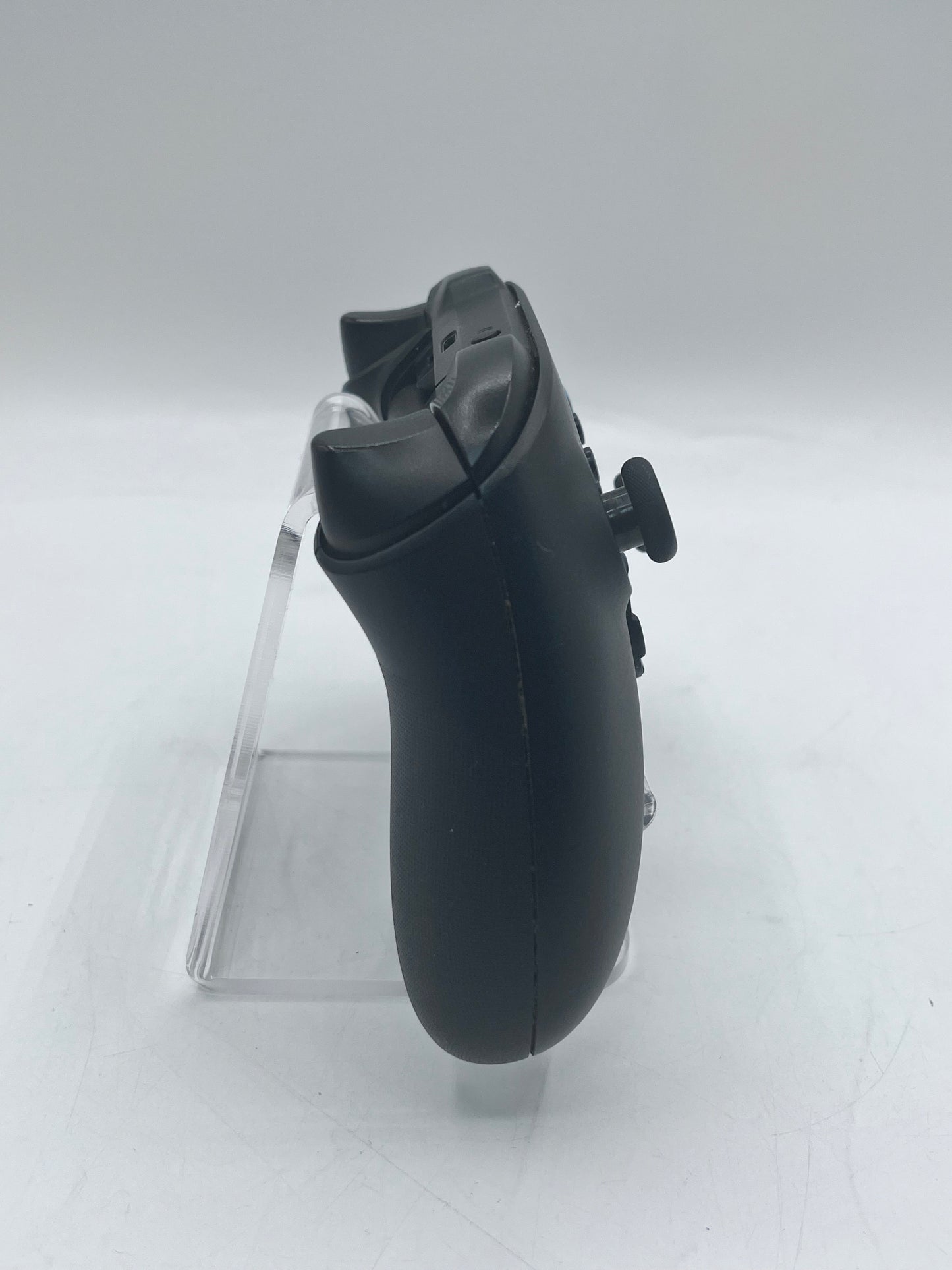 Microsoft Xbox Series X (1882) 2020 1TB with Cords and Controller Free Shipping
