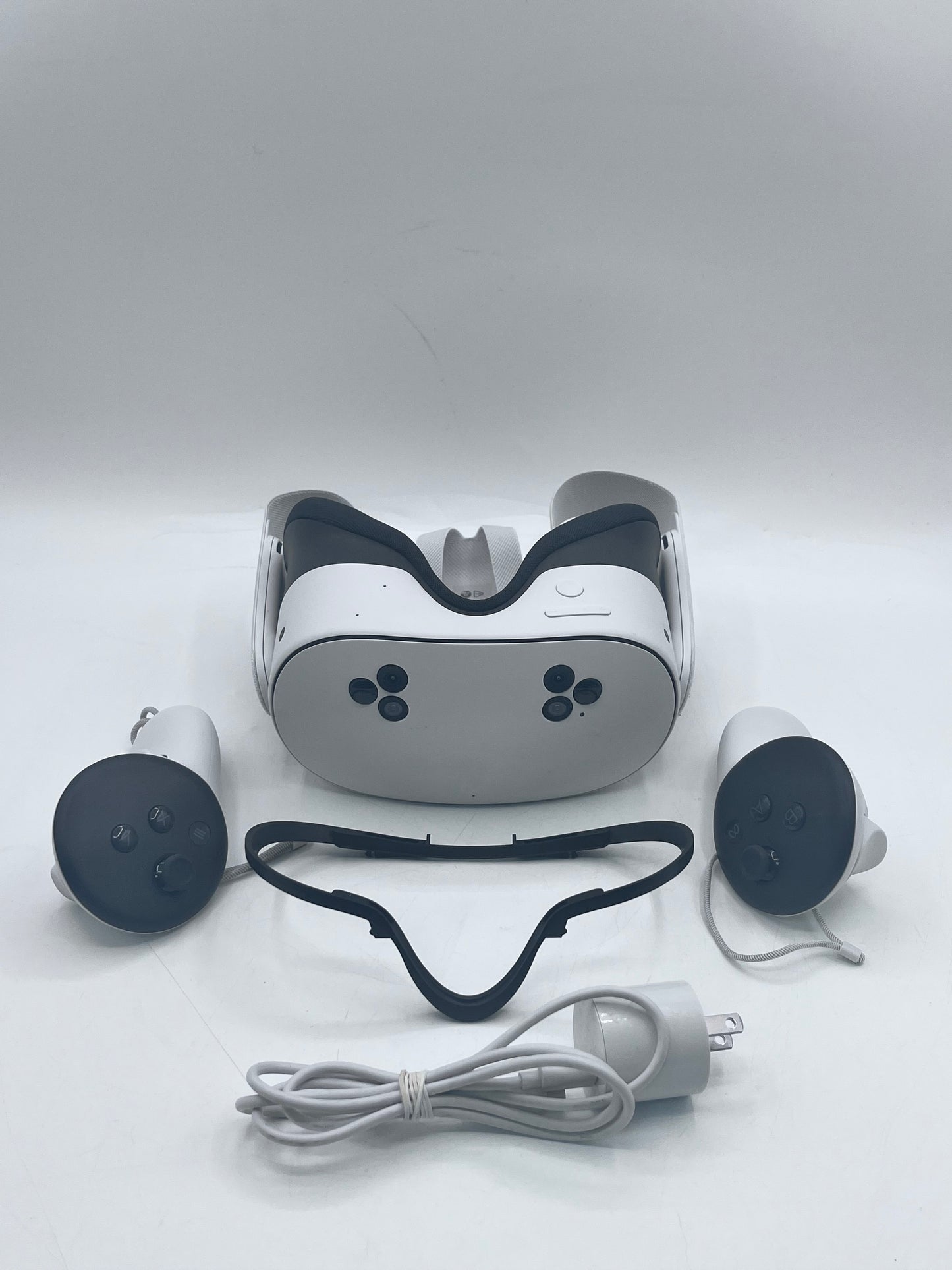 Oculus Quest 3S Video Game System 128GB White