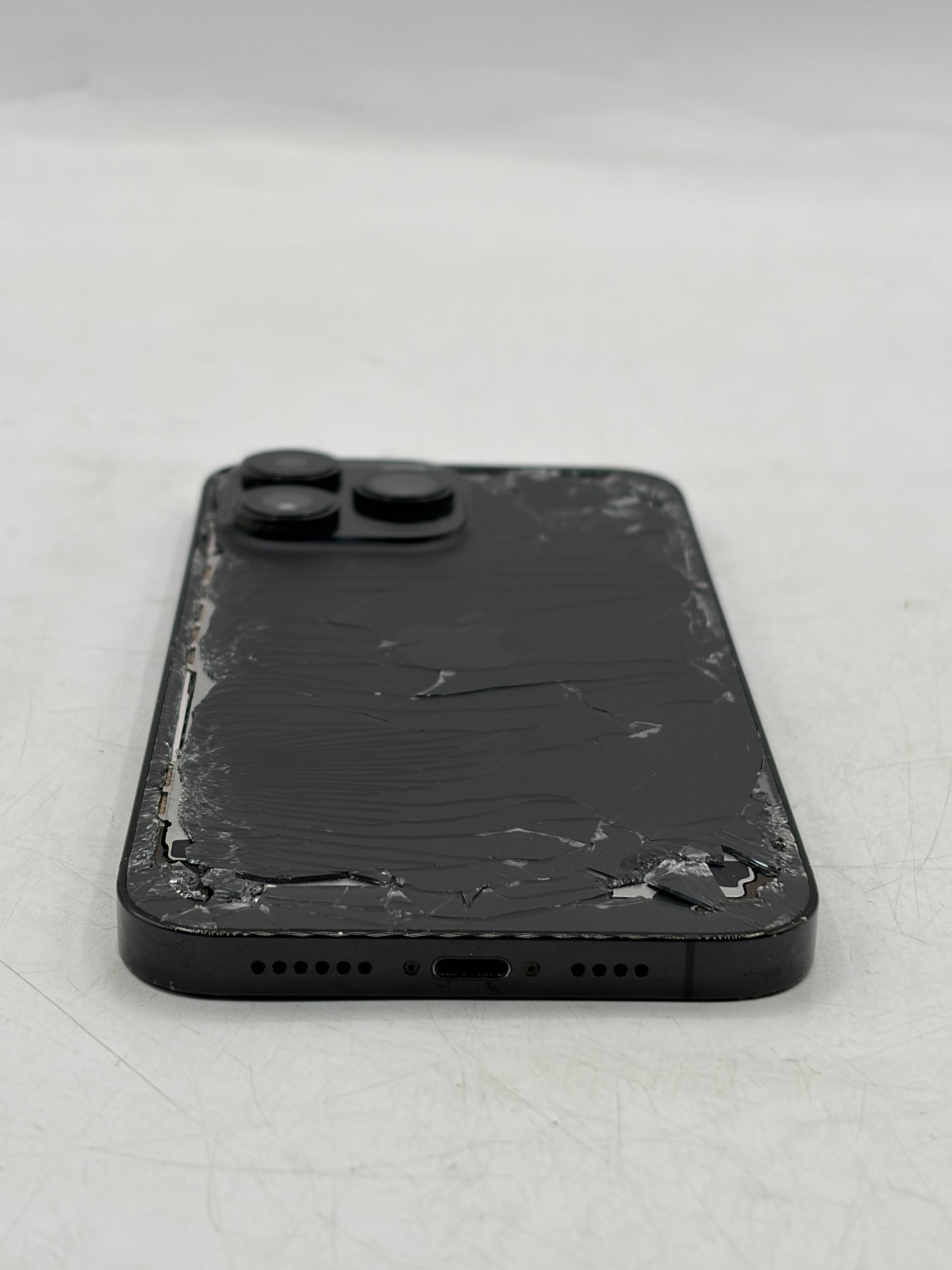 Unlocked Apple iPhone 14 Pro Max 128GB A2651 MQ8N3LL/A Black CRACKED BACK