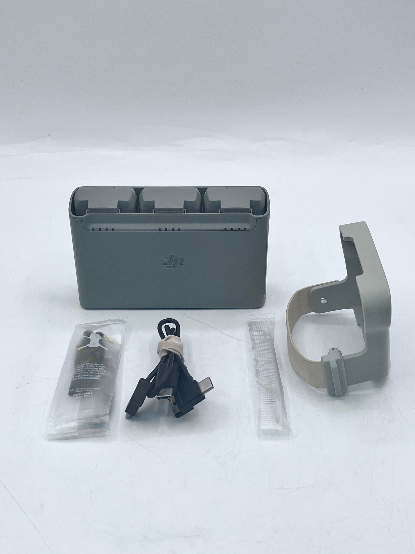DJI Mavic Mini 1 Drone w/ 3 batteries, Charging Hub, Carry Bag Excellent Condition