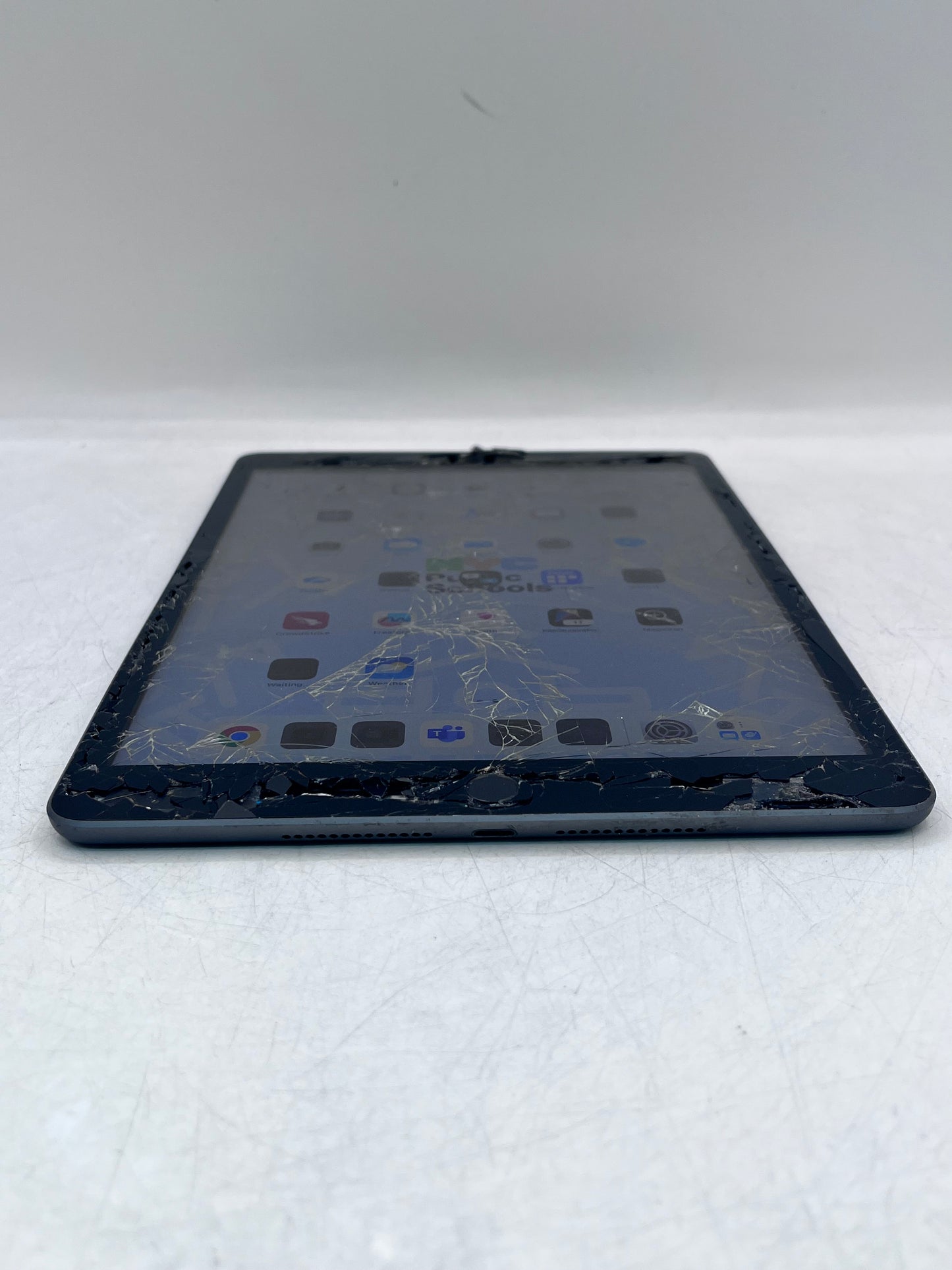 Apple iPad 8th Gen (A2428) 10.2"  Wi-Fi + 4G - Space Gray
