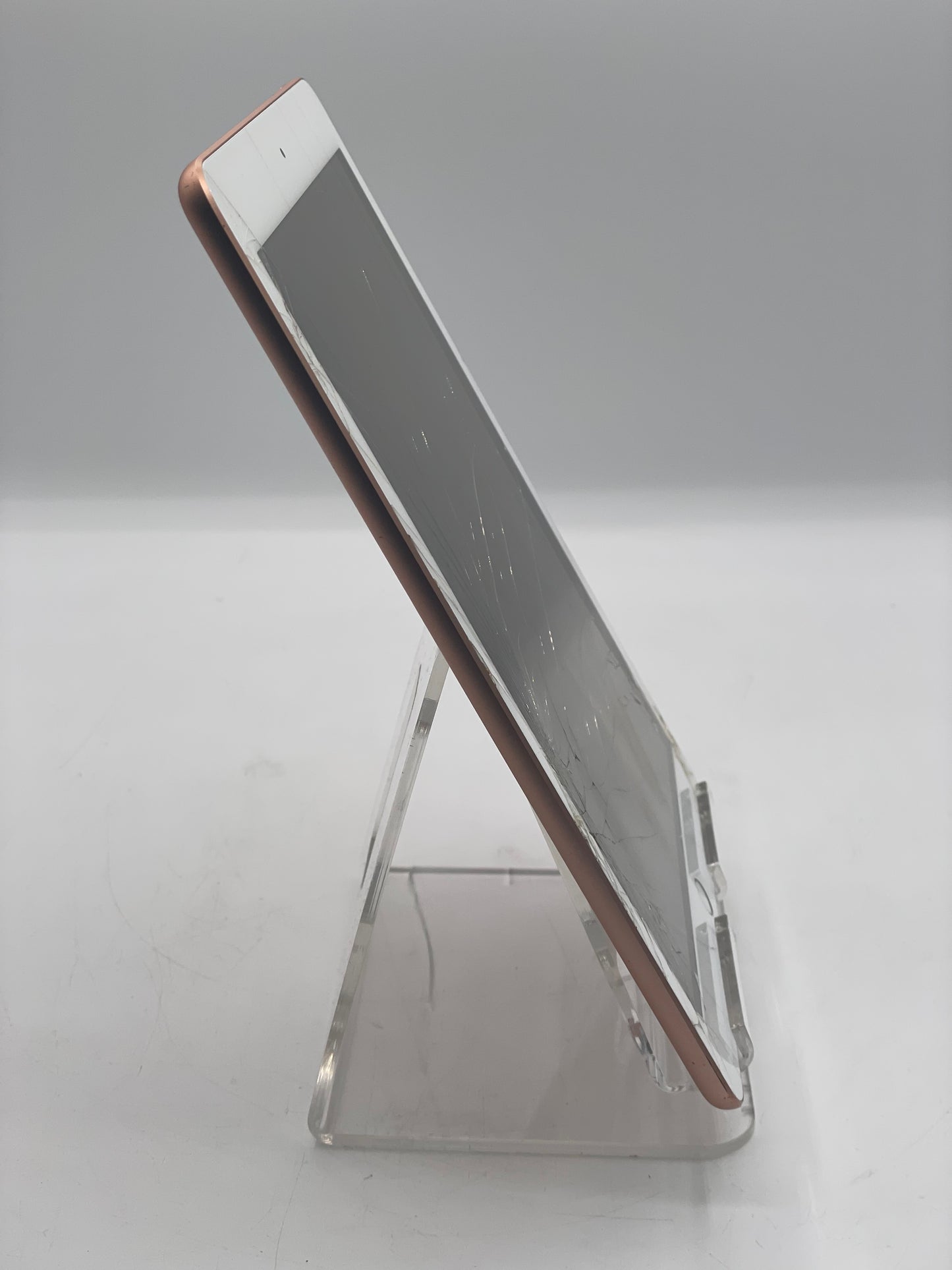 Apple iPad (6th Gen) A1893 (2018) White - Broken, 32GB WiFi, Cracked Screen