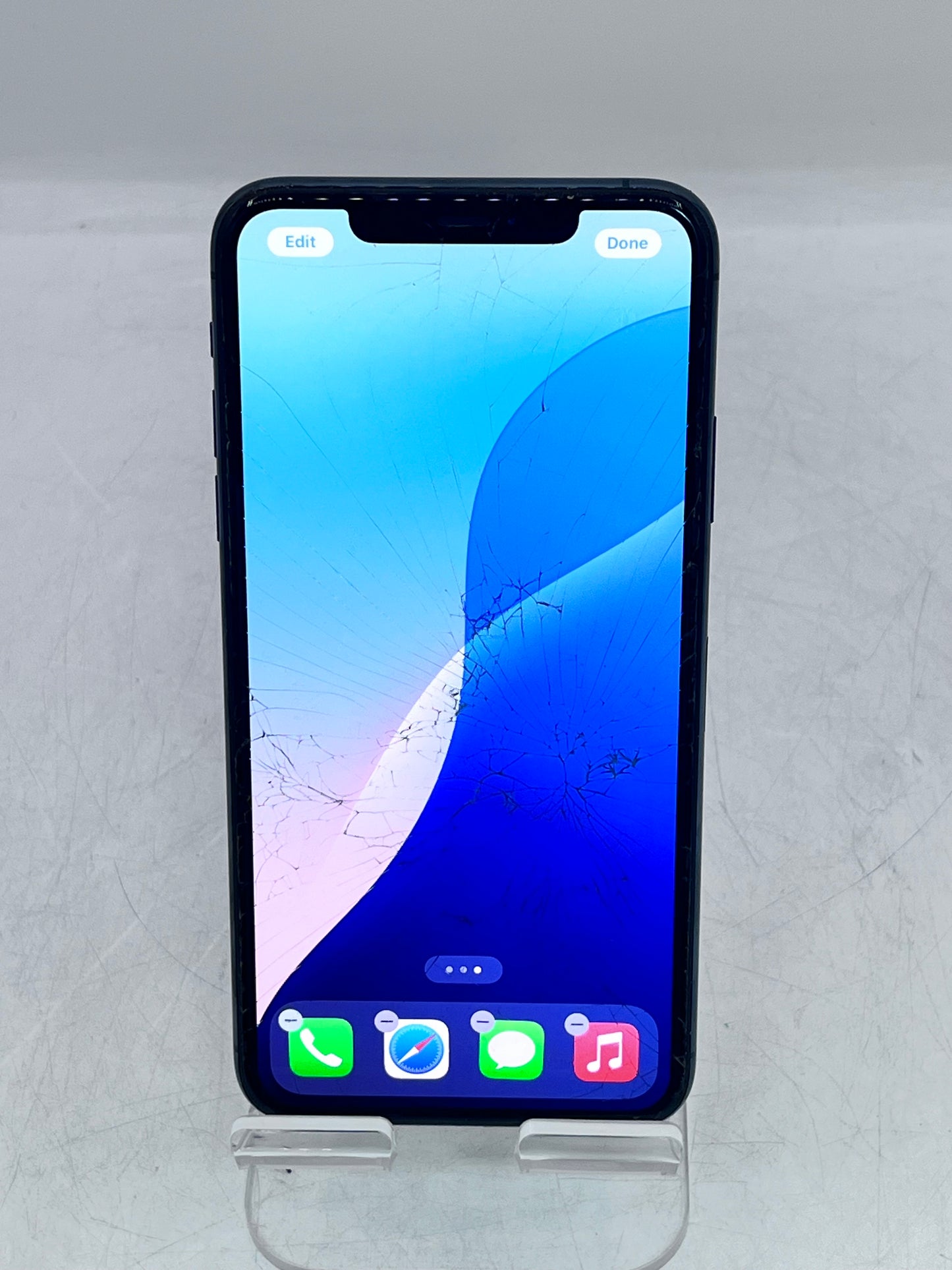 Apple iPhone 11 Pro Max NWGJ2LL/A A2161  128GB Unlocked - Green