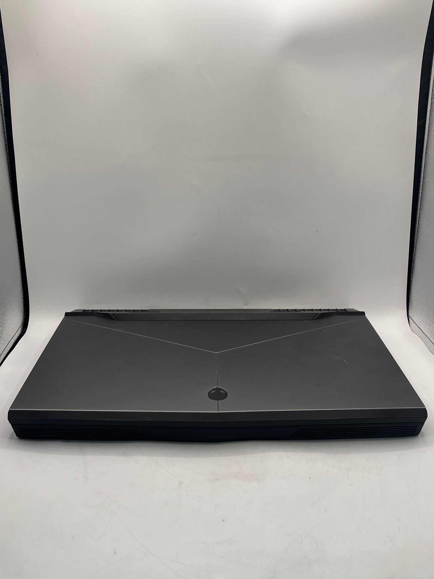 Alienware m17 R4 17.3" Core i7 16GB RAM 512GB SSD GTX 1080 Gaming Laptop Black READ
