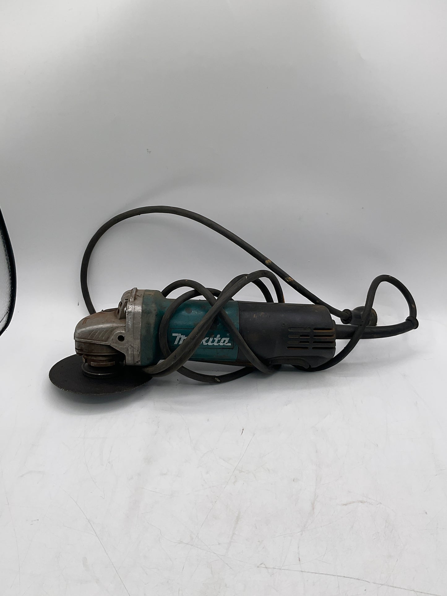 Makita 9557PB 4-1/2" Paddle Switch Cut-Off/Angle Grinder Free Shipping