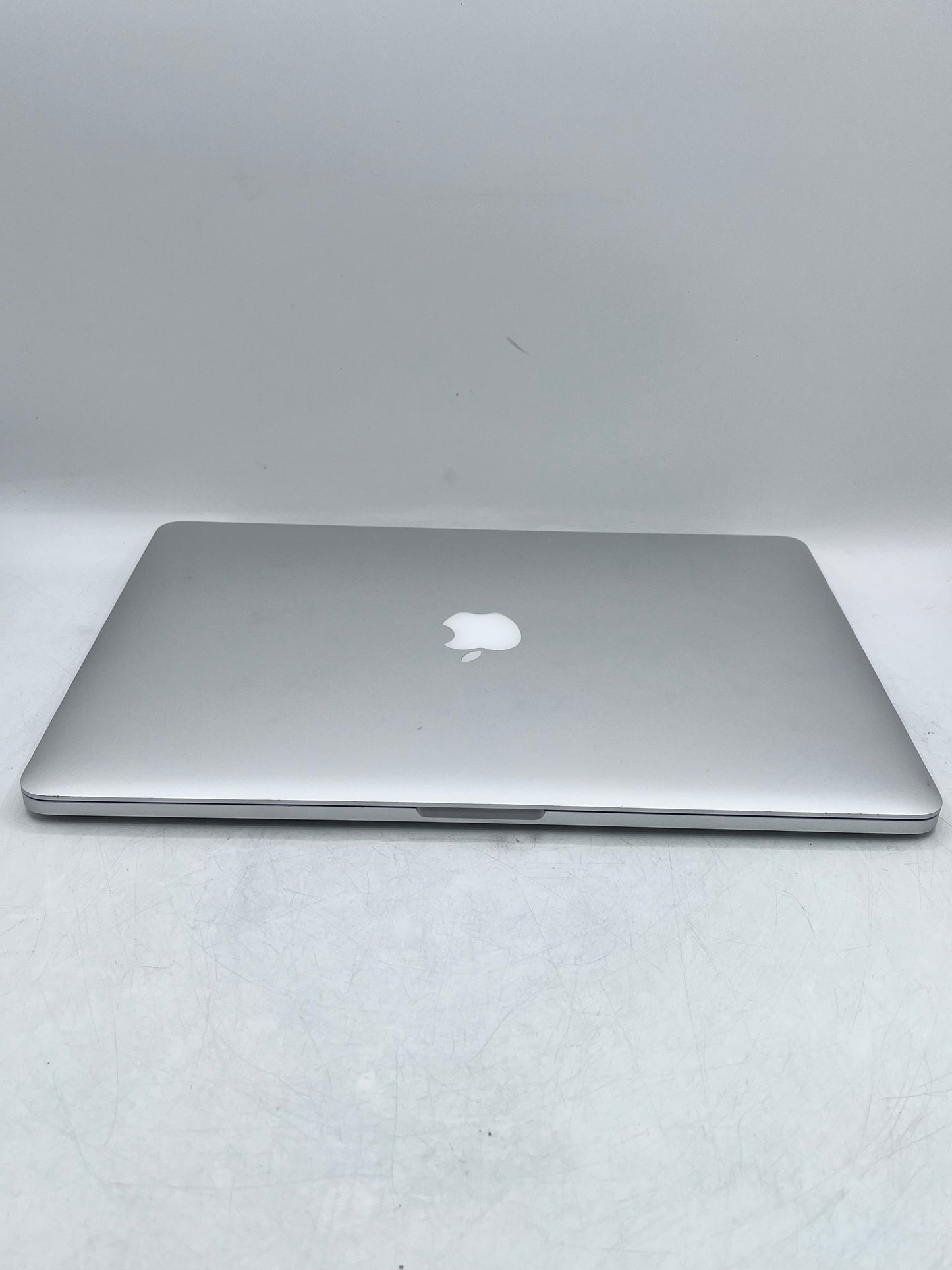 Apple MacBook Pro 15.4″ A1398 Core i7 2.8GHz 16GB 512GB 2015 - Silver