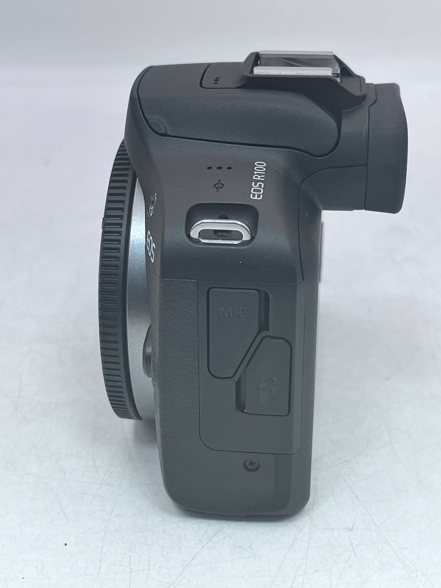 Canon EOS R100 Mirrorless Digital Camera with 18-45mm Lens with Charger and Battery Tested