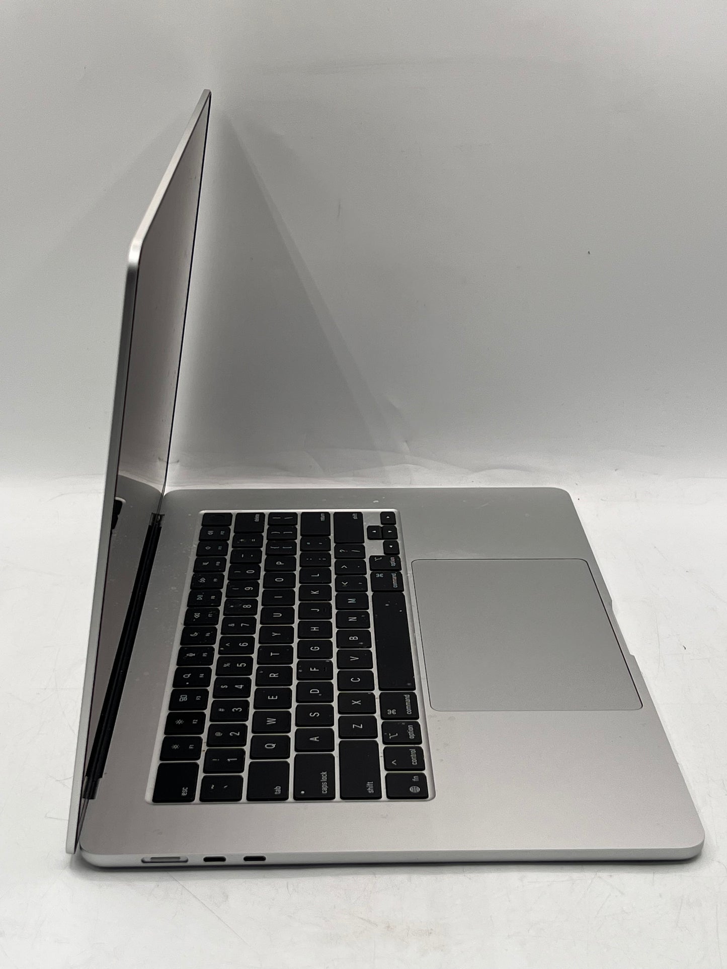 2024 Apple MacBook Air 15" 16GB 256GB A3241 MW1G3LL/A Silver 76 Cycle Count