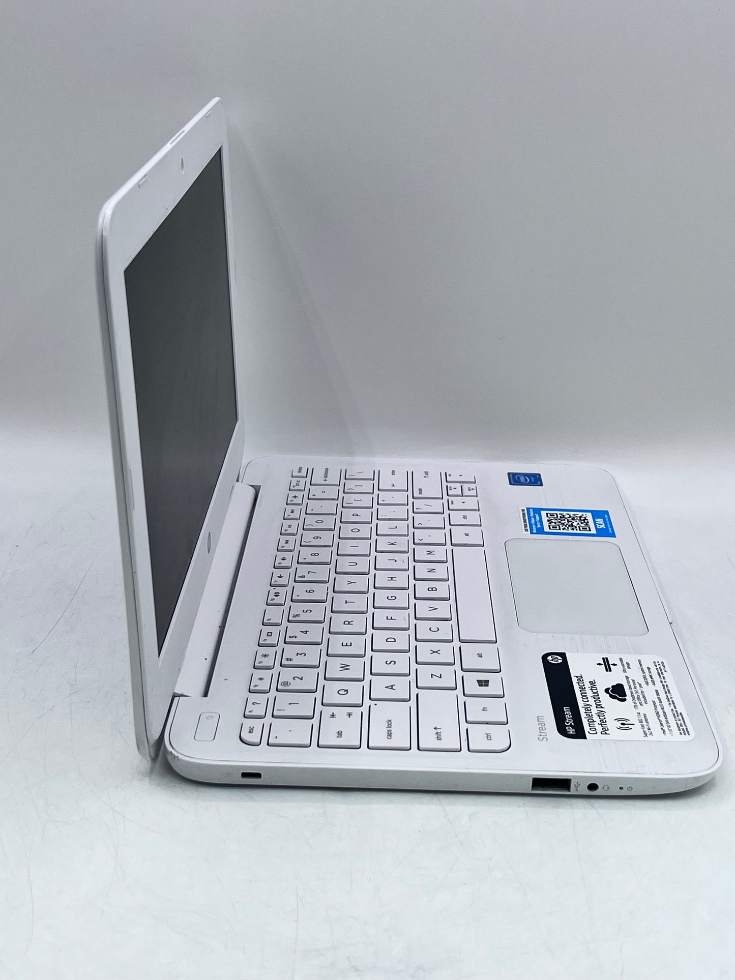 HP Stream 11-ak0012dx 11.6 inch (64GB, Intel Celeron N, 1.10GHz, 4GB)