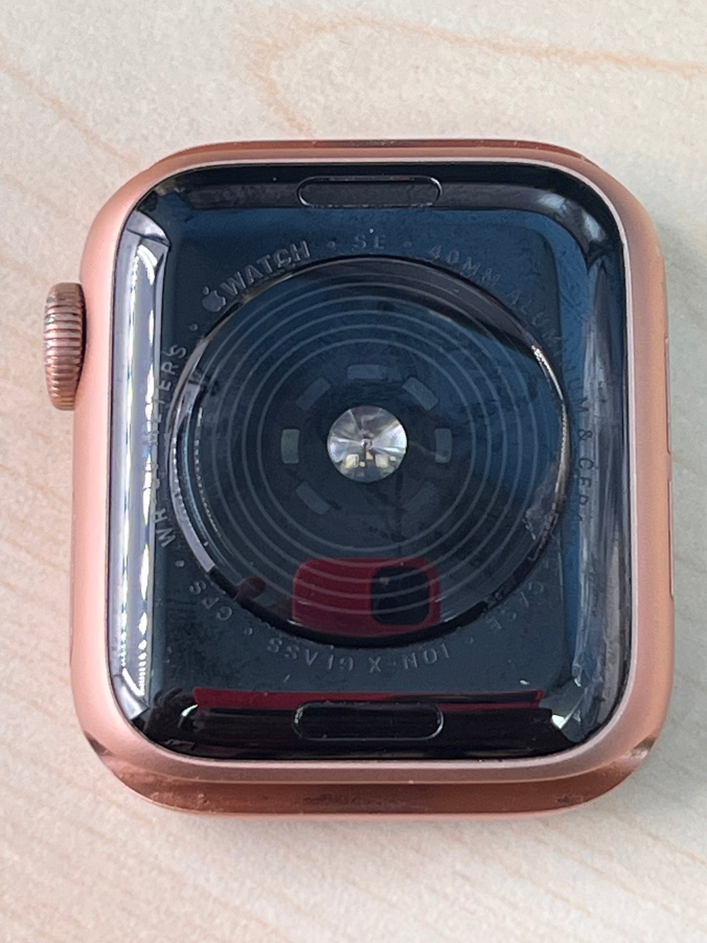 Apple Watch SE A2351 2020 40mm GPS Only Smart Watch - Black/Gold Aluminum