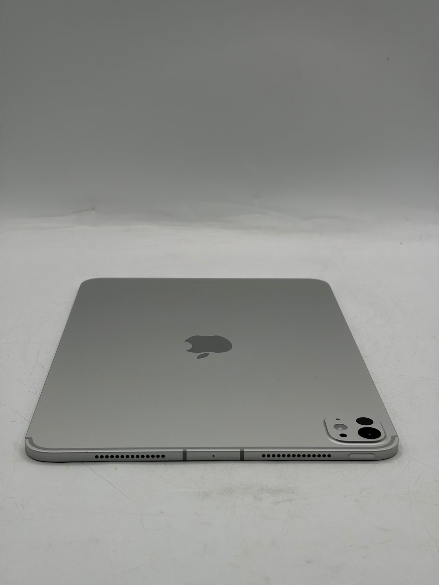 2025 Unlocked Apple iPad Pro 11" M5 256GB WiFi + LTE A3358 ME2P4LL/A 100% BH