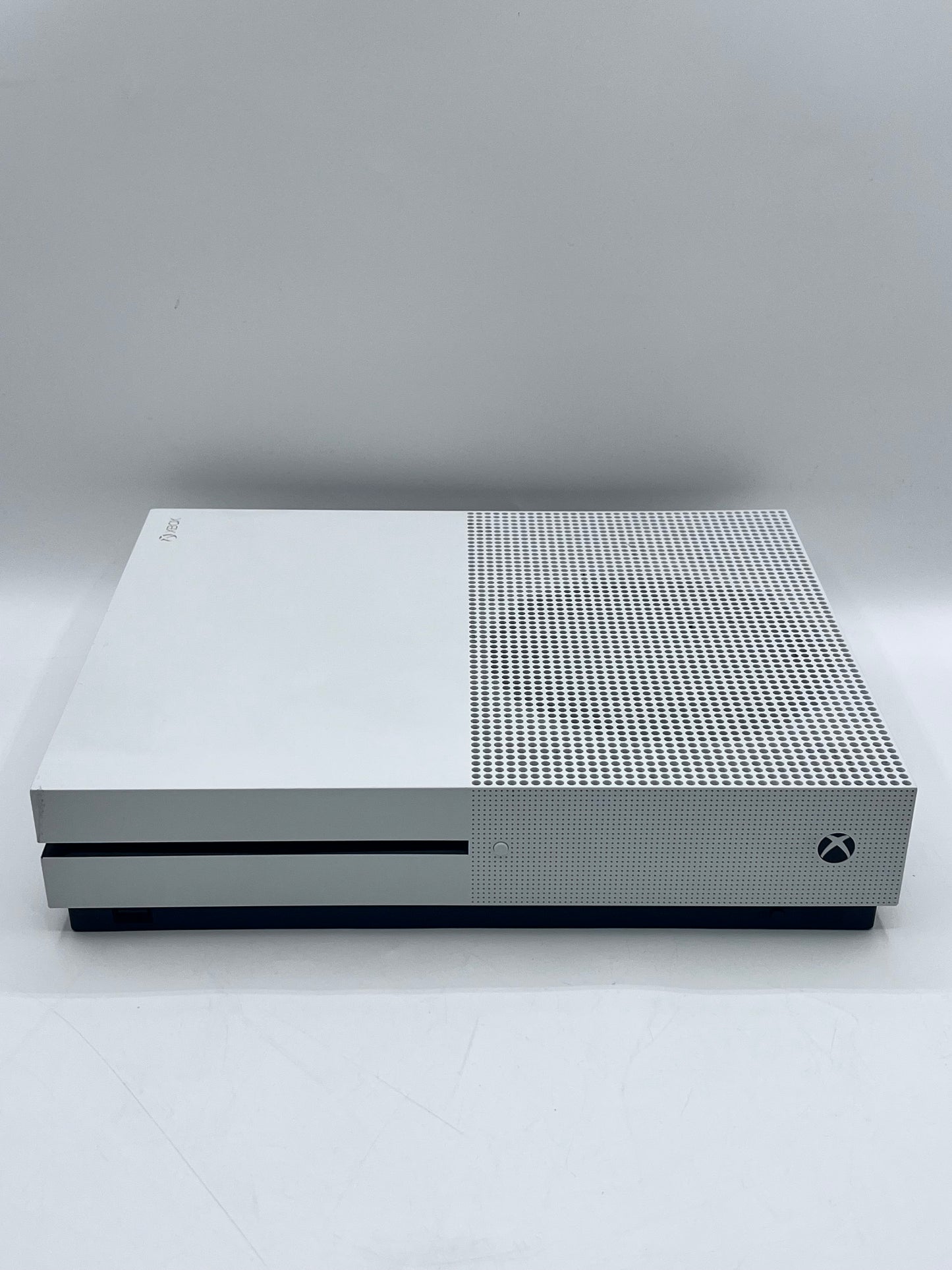 Microsoft Xbox One S 1TB Console Gaming System White 1681 with wires Tested