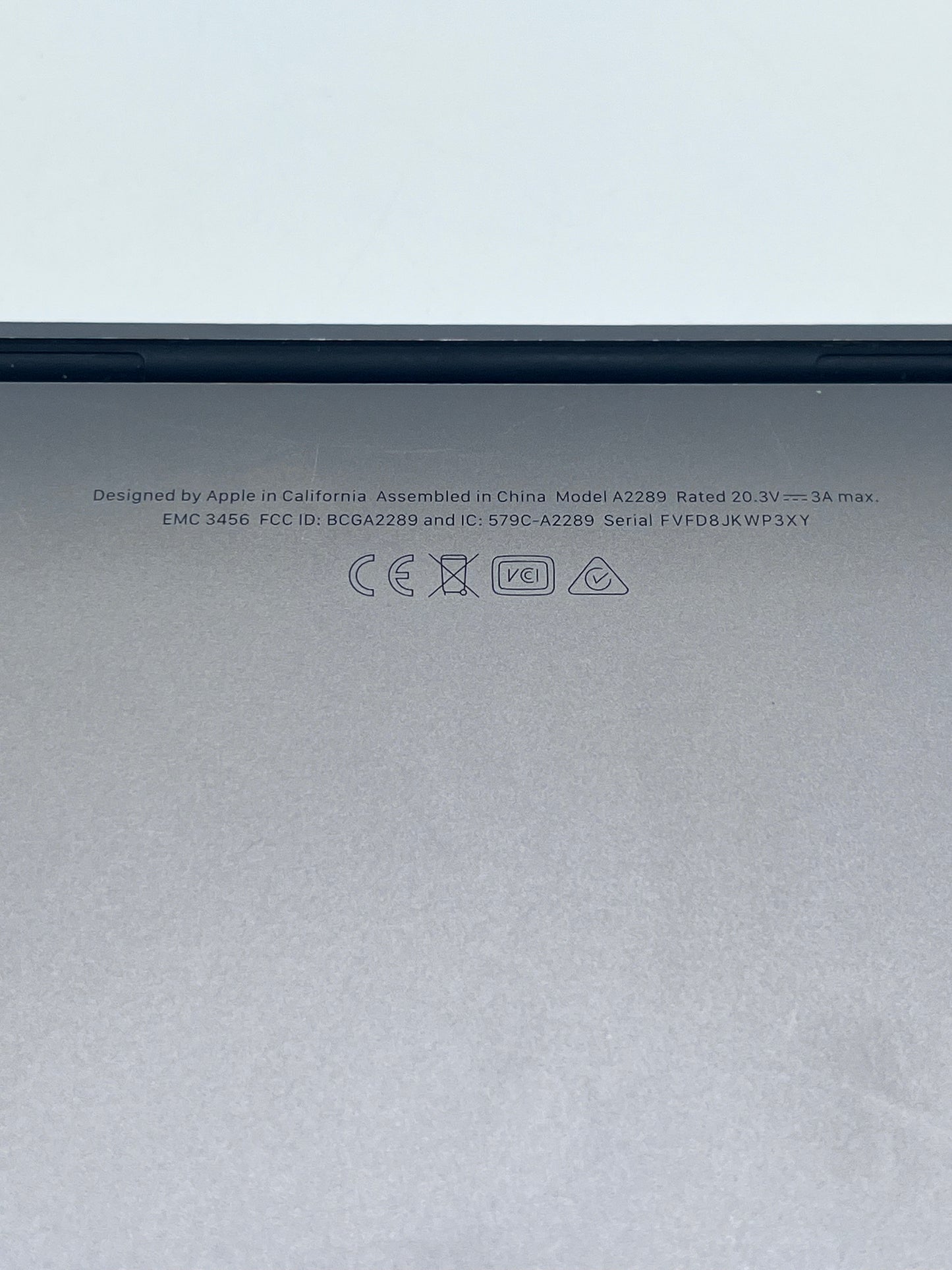 2020 Apple MacBook Pro 13" A2289 i5 @ 1.4GHz 8GB 256GB Silver