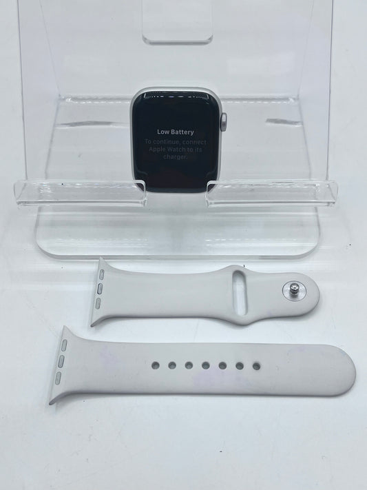 Apple SE 2nd Gen 44mm Smart Watch - Silver