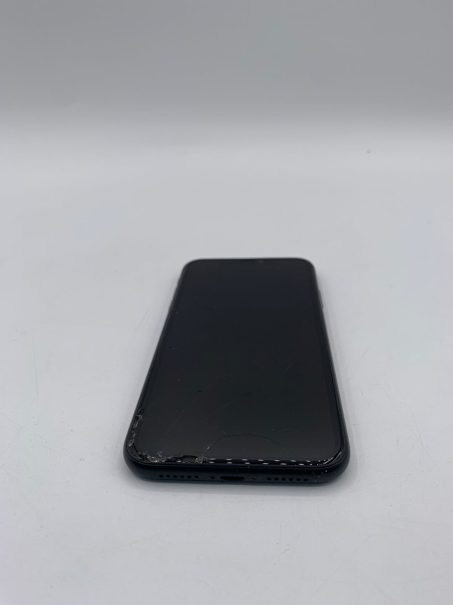 Unlocked Apple iPhone XR 64GB Black CRACKED