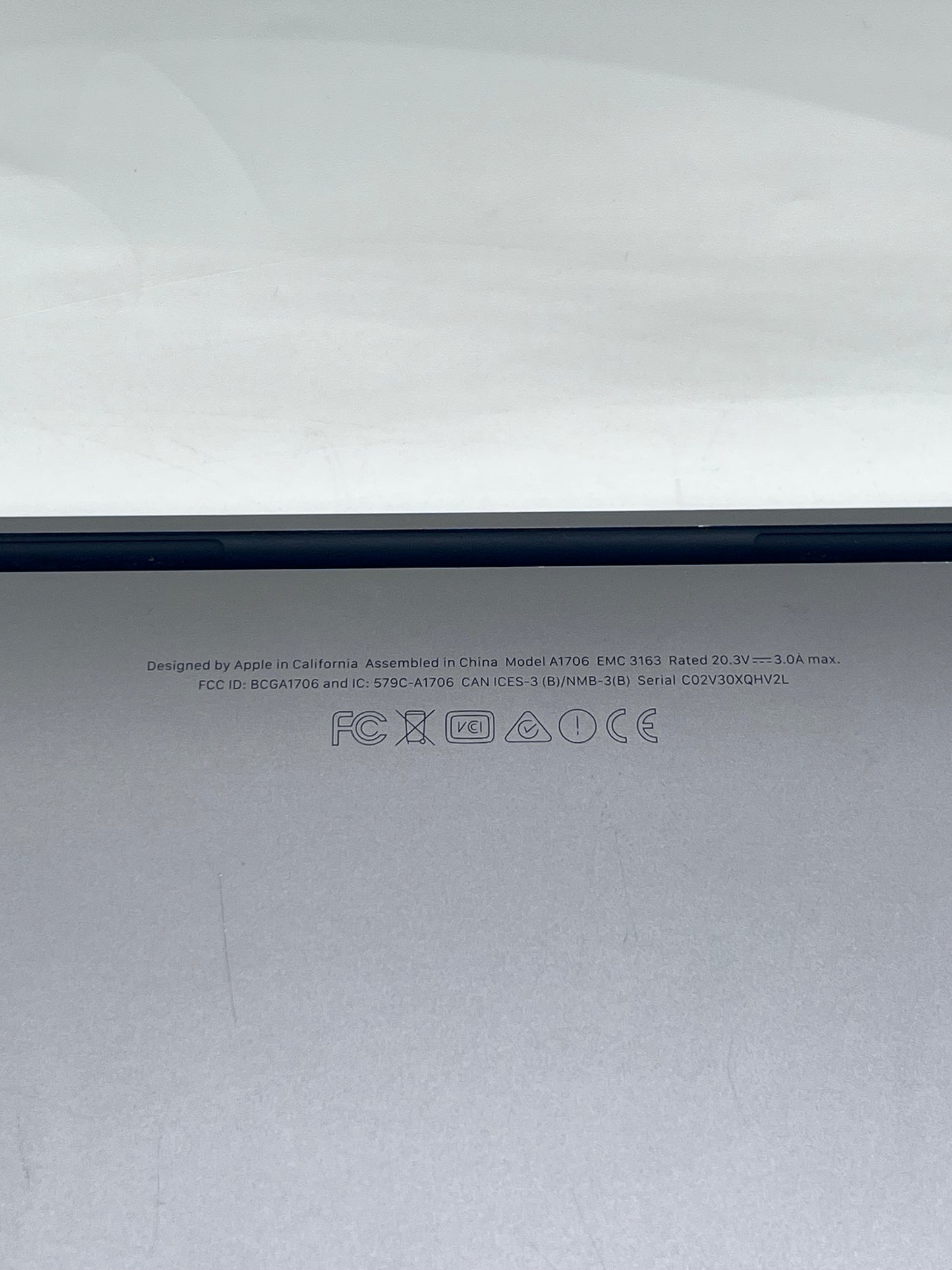2017 MacBook Pro 13.3" i5-7360U @ 3.1GHz 8GB 256GB A1706 MPXV2LL/A Space Grey