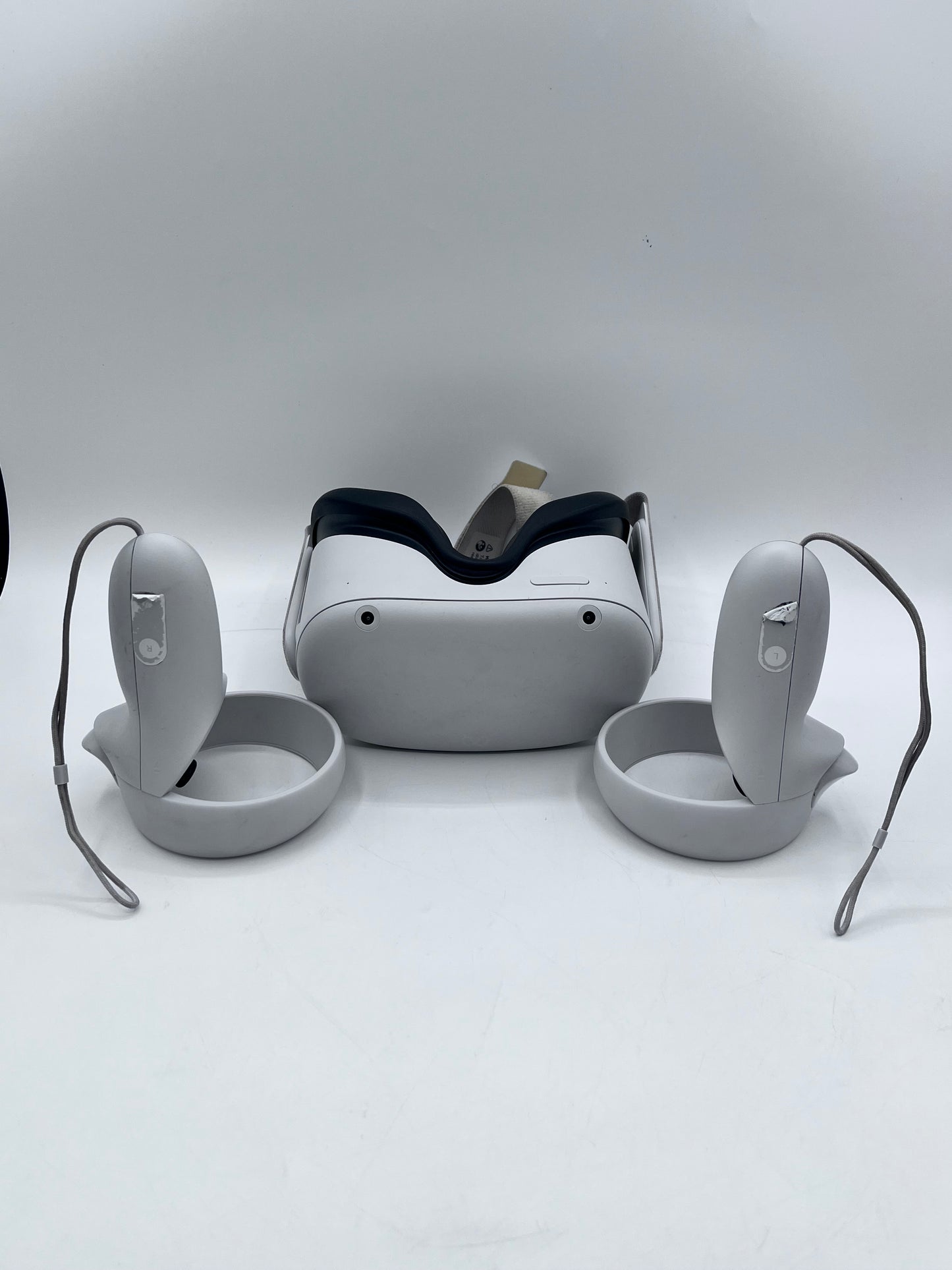 Oculus Quest 2 128GB Virtual Reality System White - Headset & Controllers