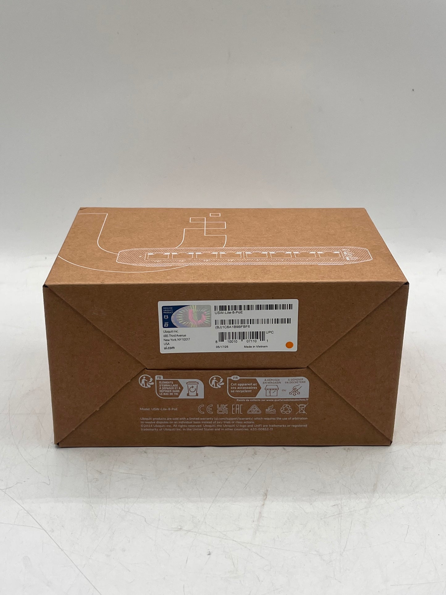 Ubiquiti UniFi USW-Lite-8-PoE 8-Port Gigabit PoE Managed Switch