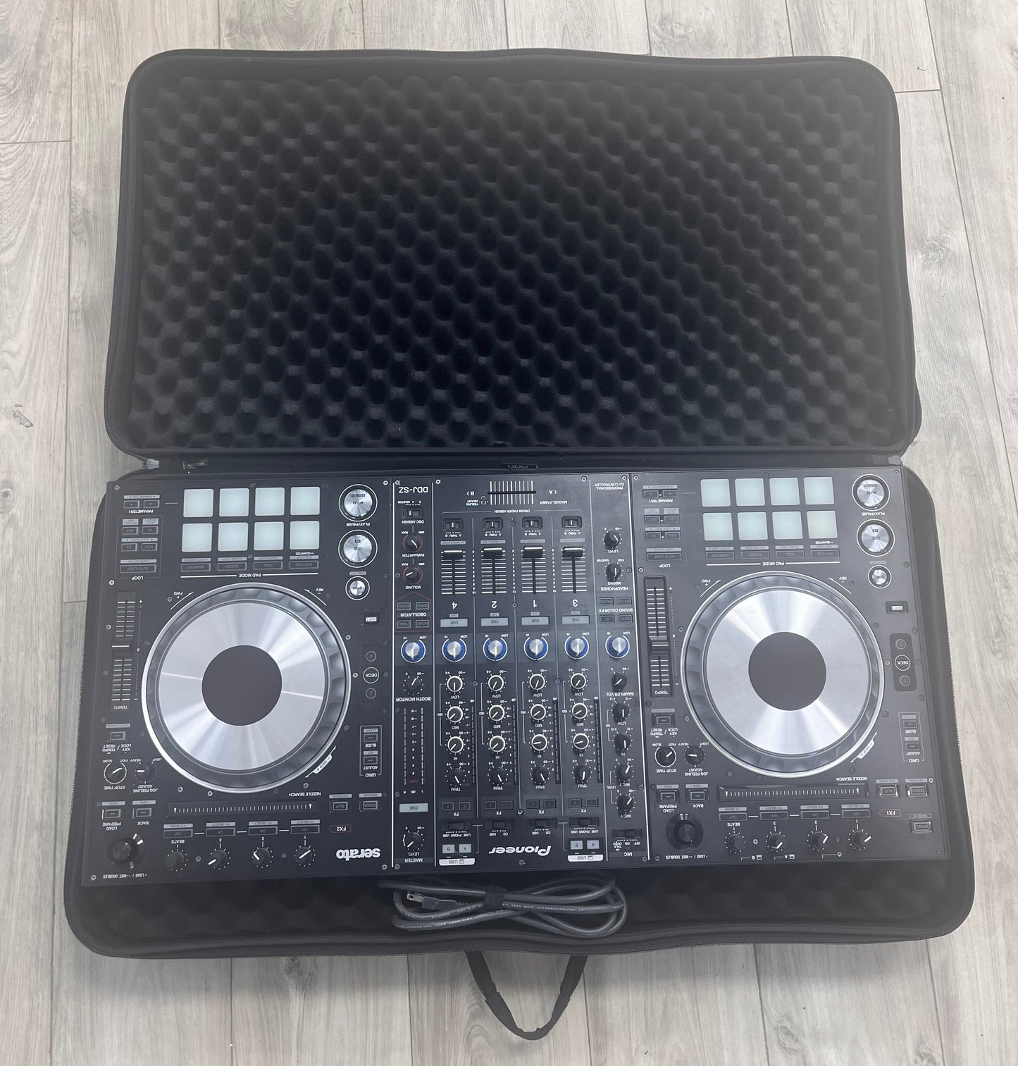Pioneer DDJ-SZ Professional 4-Ch DJ Controller for Serato Tested w/ Case Free Shipping