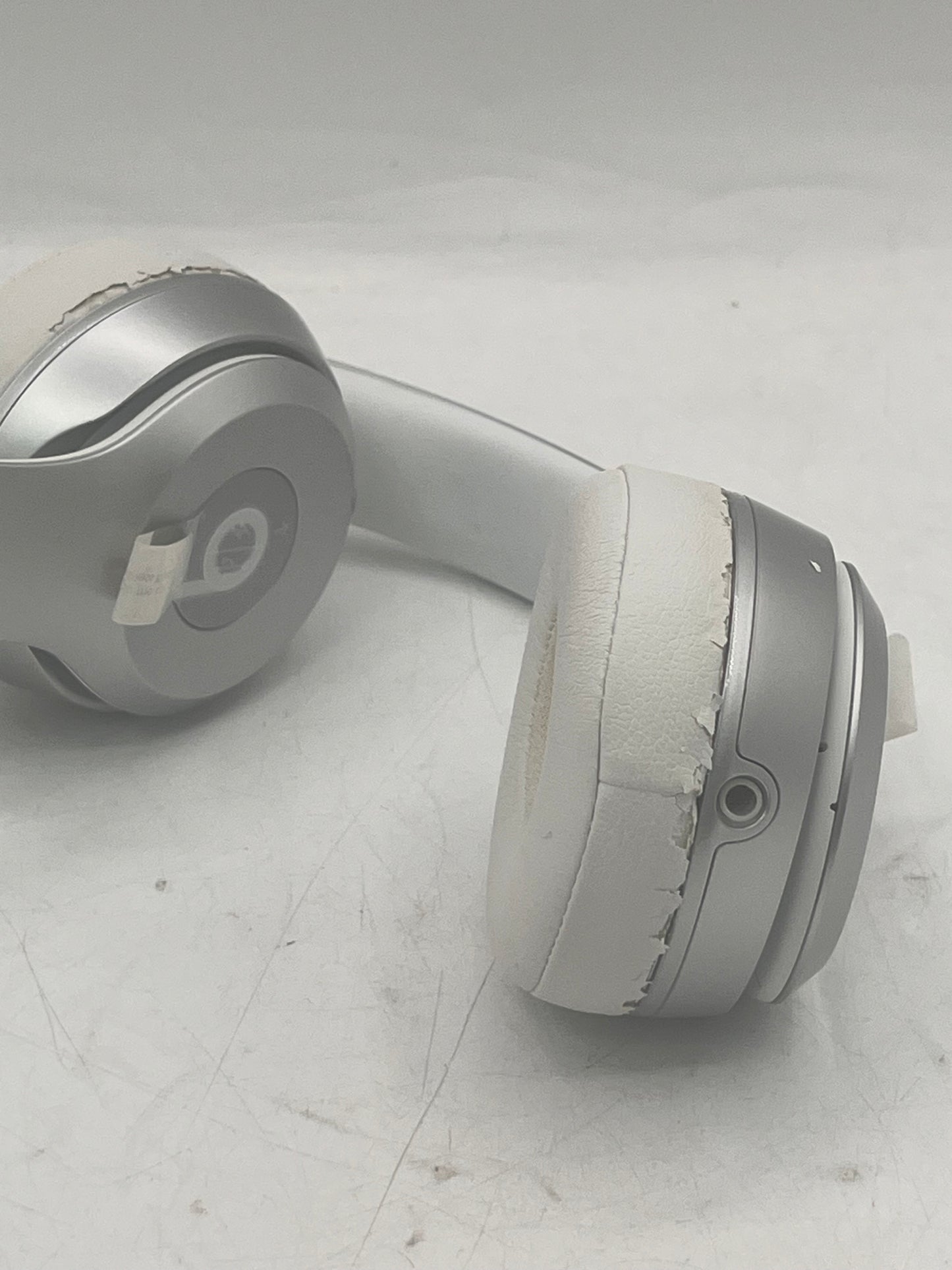 Beats Solo 2 B0534   Wired Headphones - White