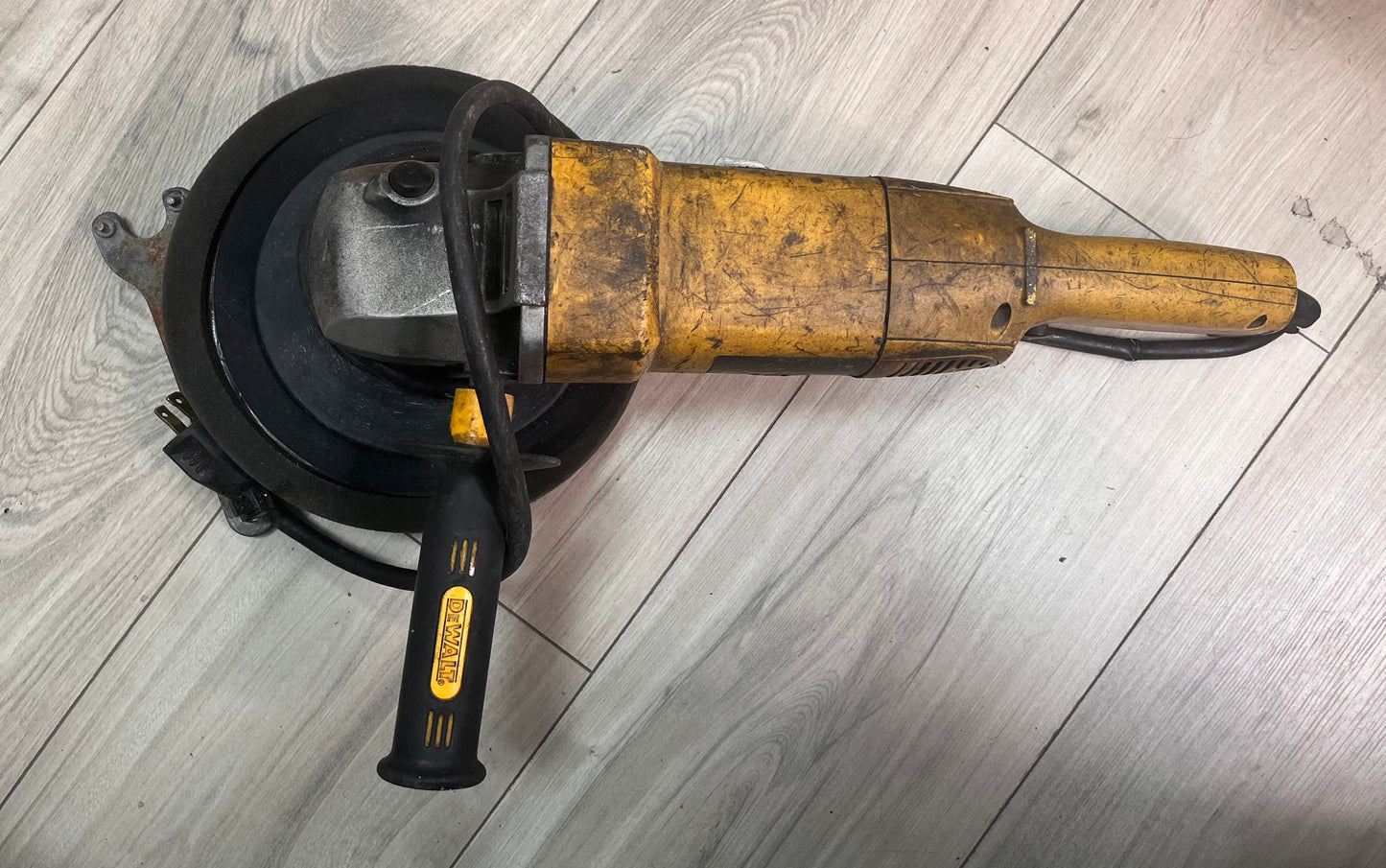 DEWALT DW840 7-inch 13 Amp 8,000 Rpm Medium Corded Electric Angle Grinder Free Shipping