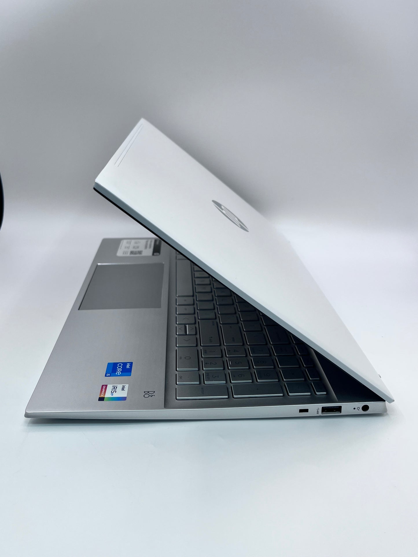 HP 15eg-00032nr 15.6' Laptop core i5 1155G7 256GB - White