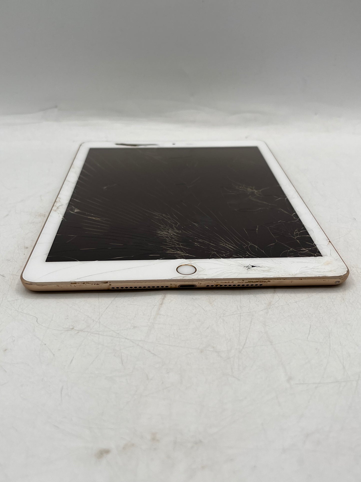 Apple iPad (5th Gen) A1822 (2017) Wi-Fi Only 32GB Tablet Broken Rose Gold