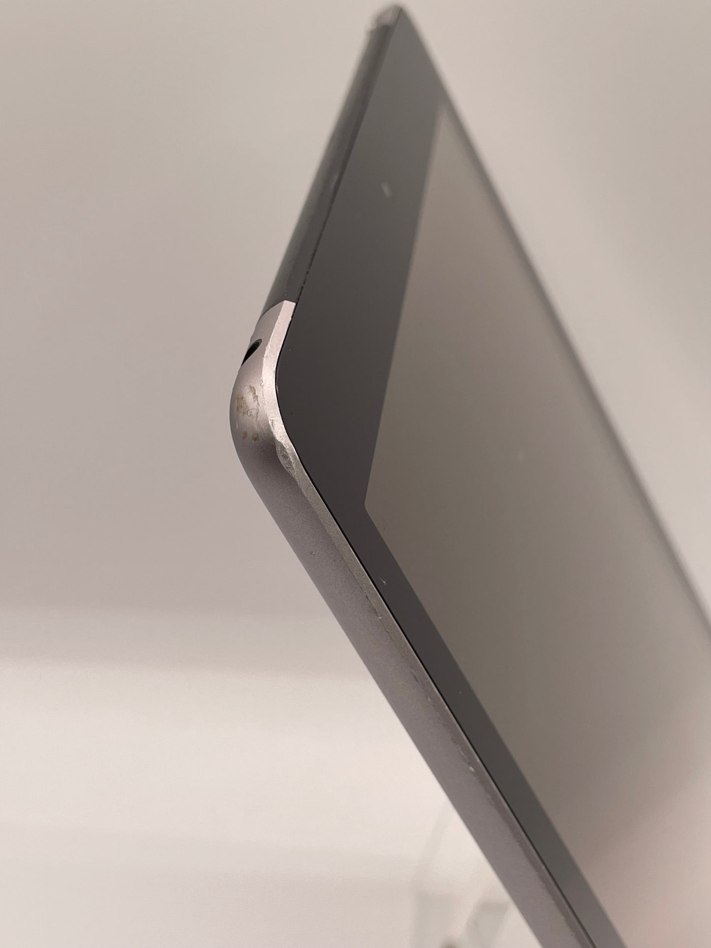 Apple iPad 6th Gen, 32GB, Wi-Fi with Apple Pencil