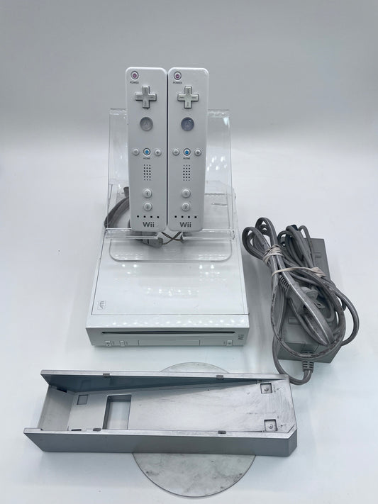 Nintendo Wii RVL-001 2006 Video Game System with 2 Controllers - White